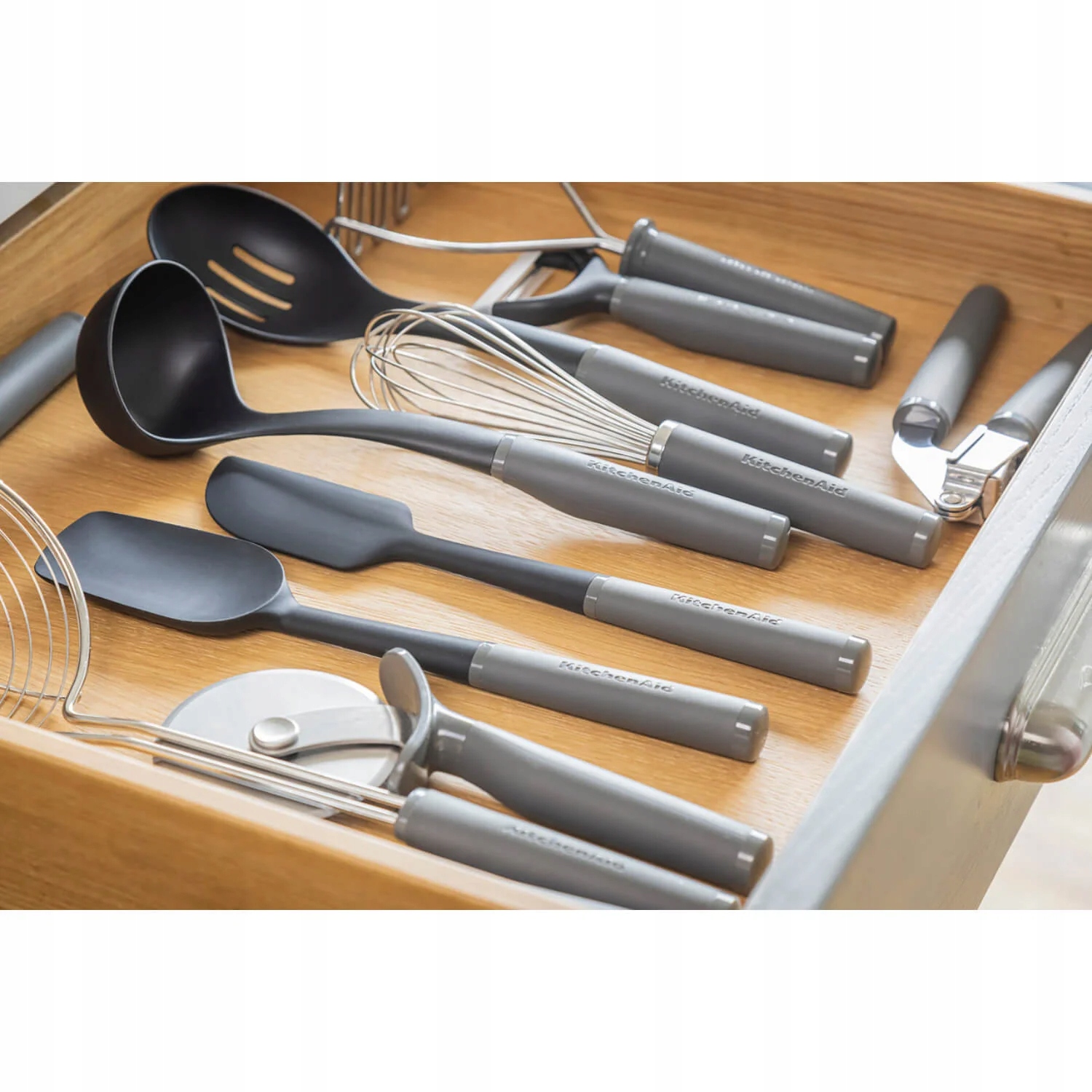 Solidna konstrukcja z grubej stali nierdzewnej