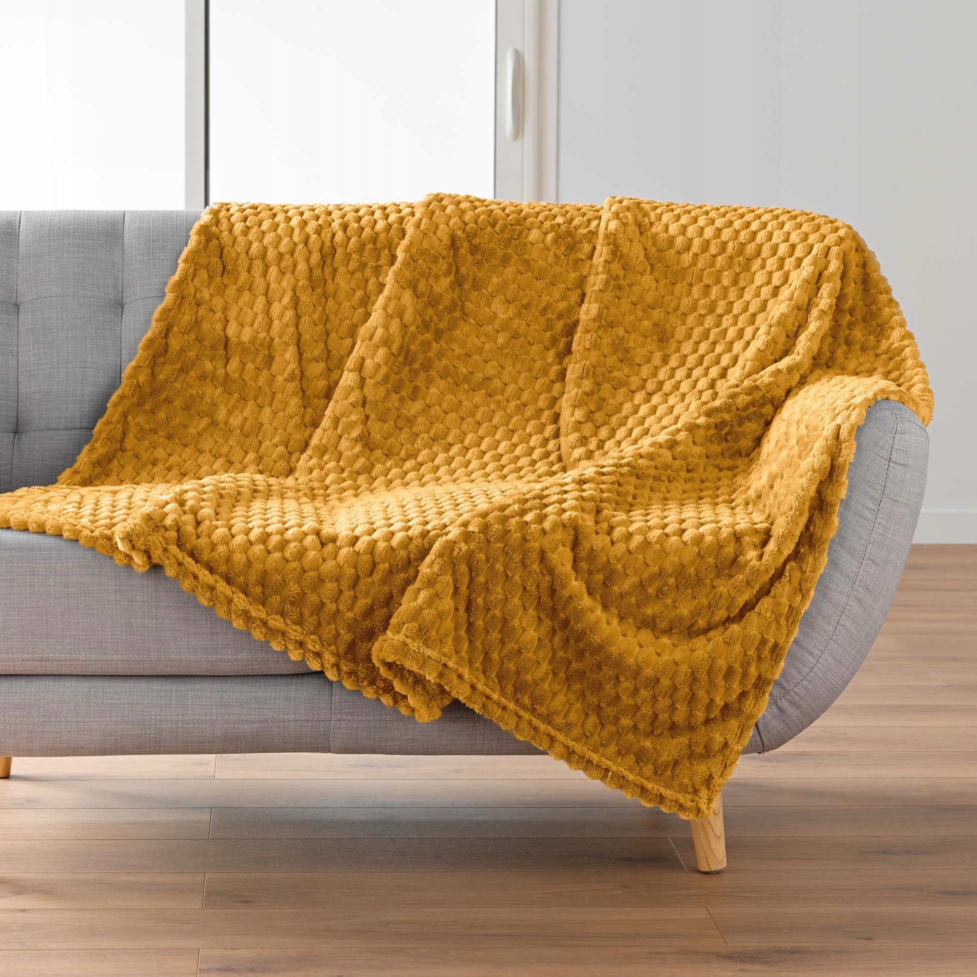 Narzuta flanelowa 125 x 150 cm FROSTY – Komfort i styl w Twoim wnętrzu