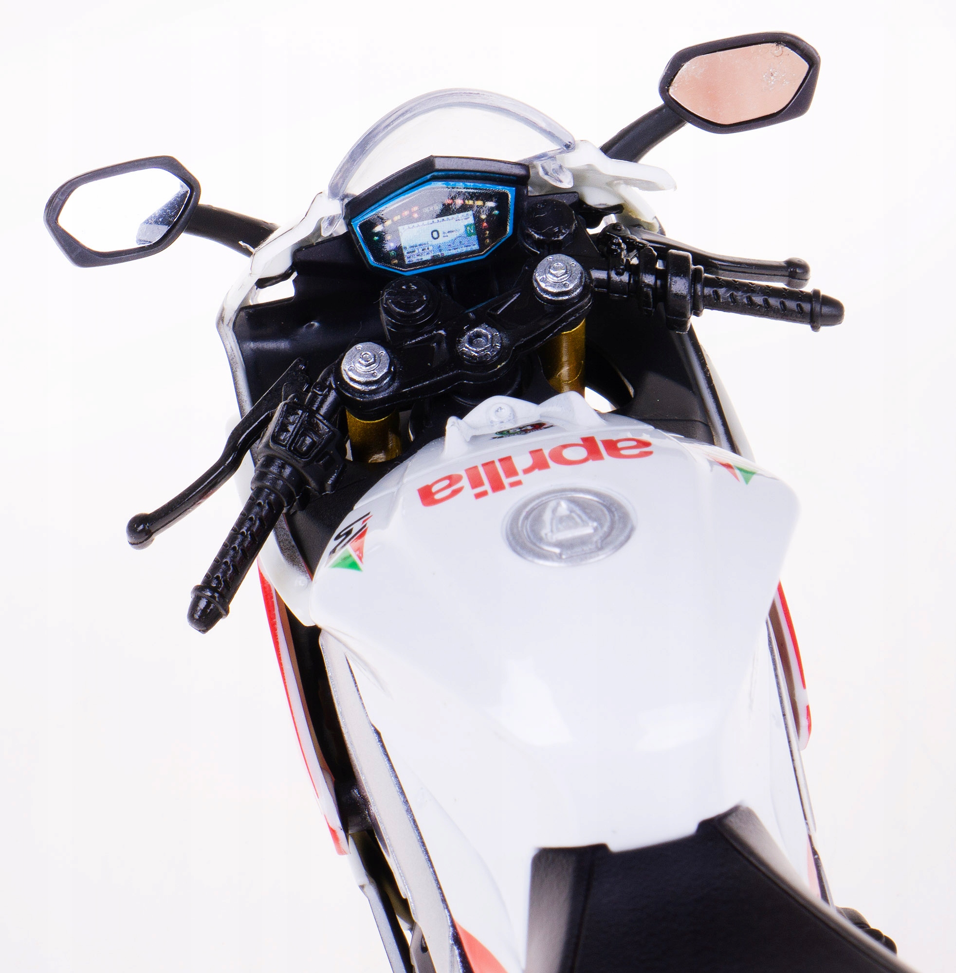 Funkcjonalność modelu – skrętna kierownica i amortyzowane zawieszenie