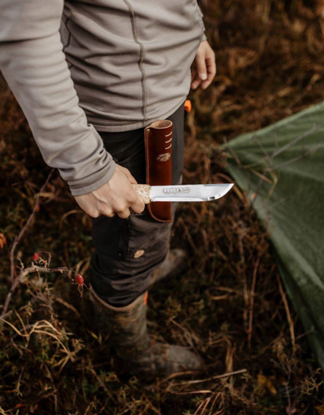 Nóż dla miłośników outdooru – niezawodność w terenie