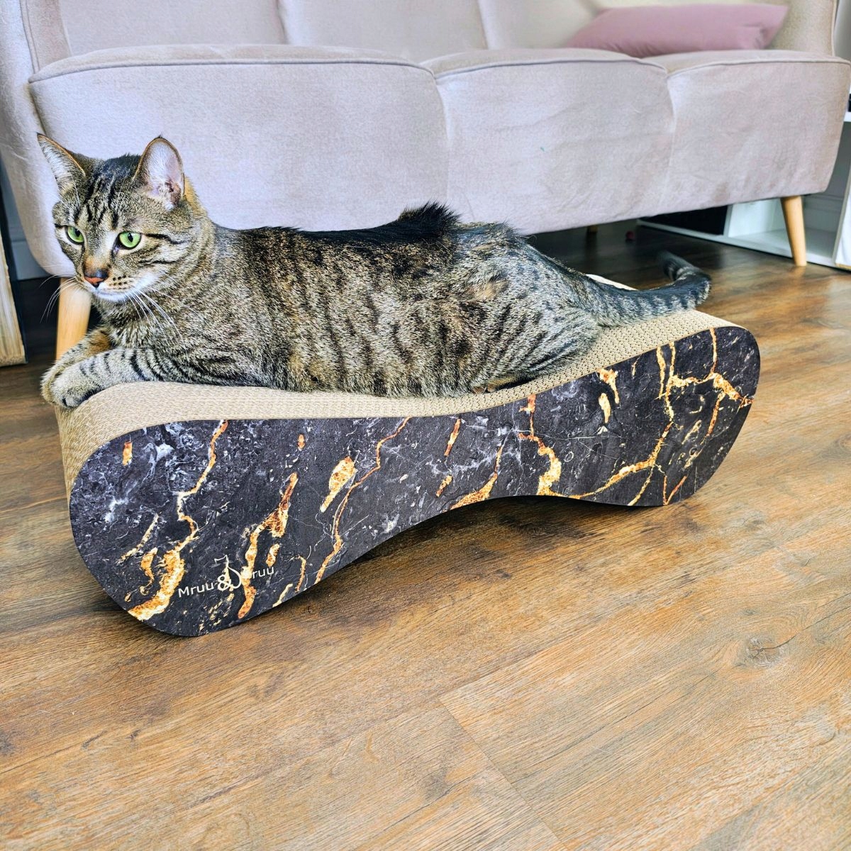 Ekologiczny materiał – Przyjazny dla środowiska drapak z tektury falistej