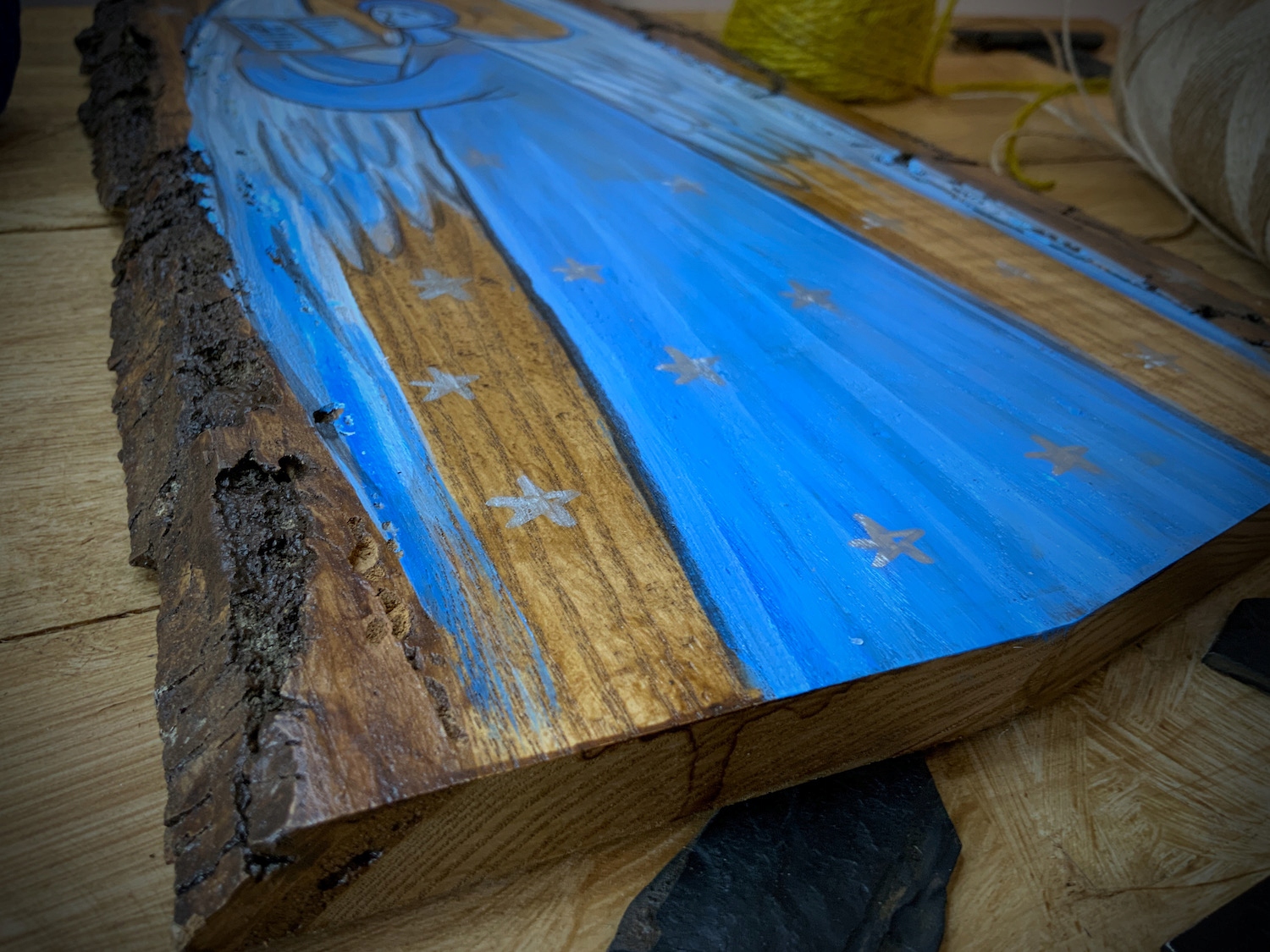 Niebiański Anioł - obrazek na desce z korą Wysokość produktu 28 cm