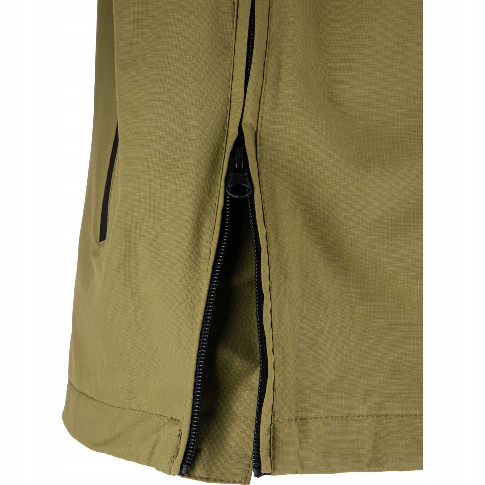 Wytrzymały materiał – 100% nylon i 100% poliester