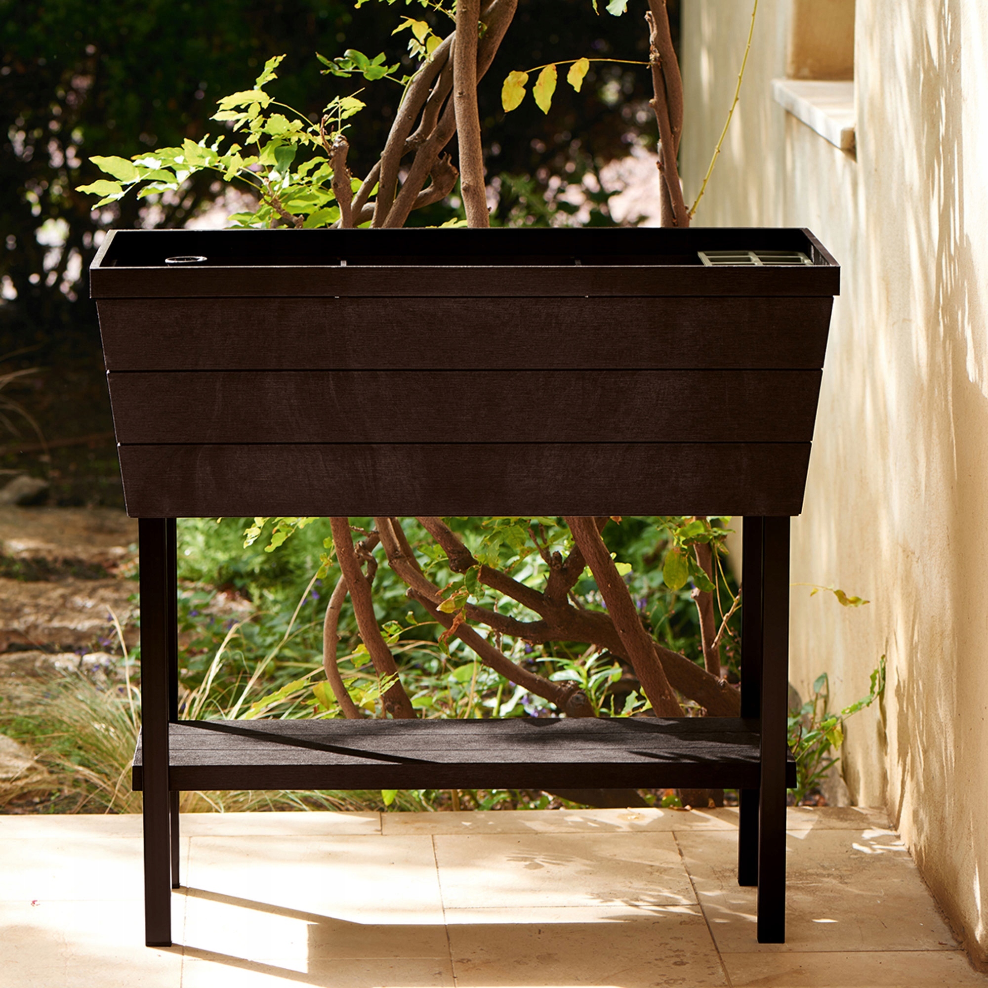 KETER DONICA Z SYSTEMEM NAWADNIANIA GRAFIT – Idealne rozwiązanie dla Twojego ogrodu