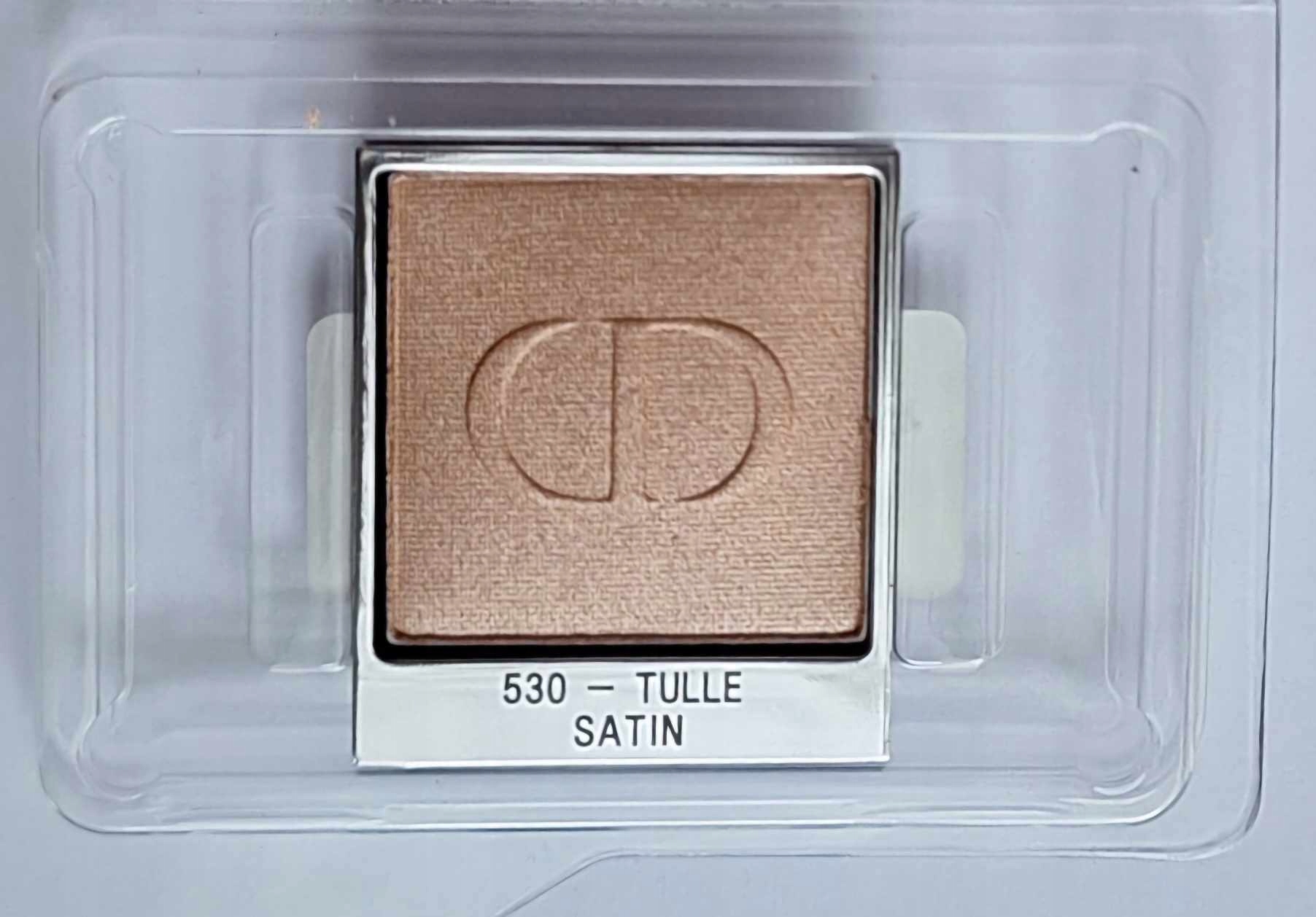 Delikatna i gładka konsystencja cieni