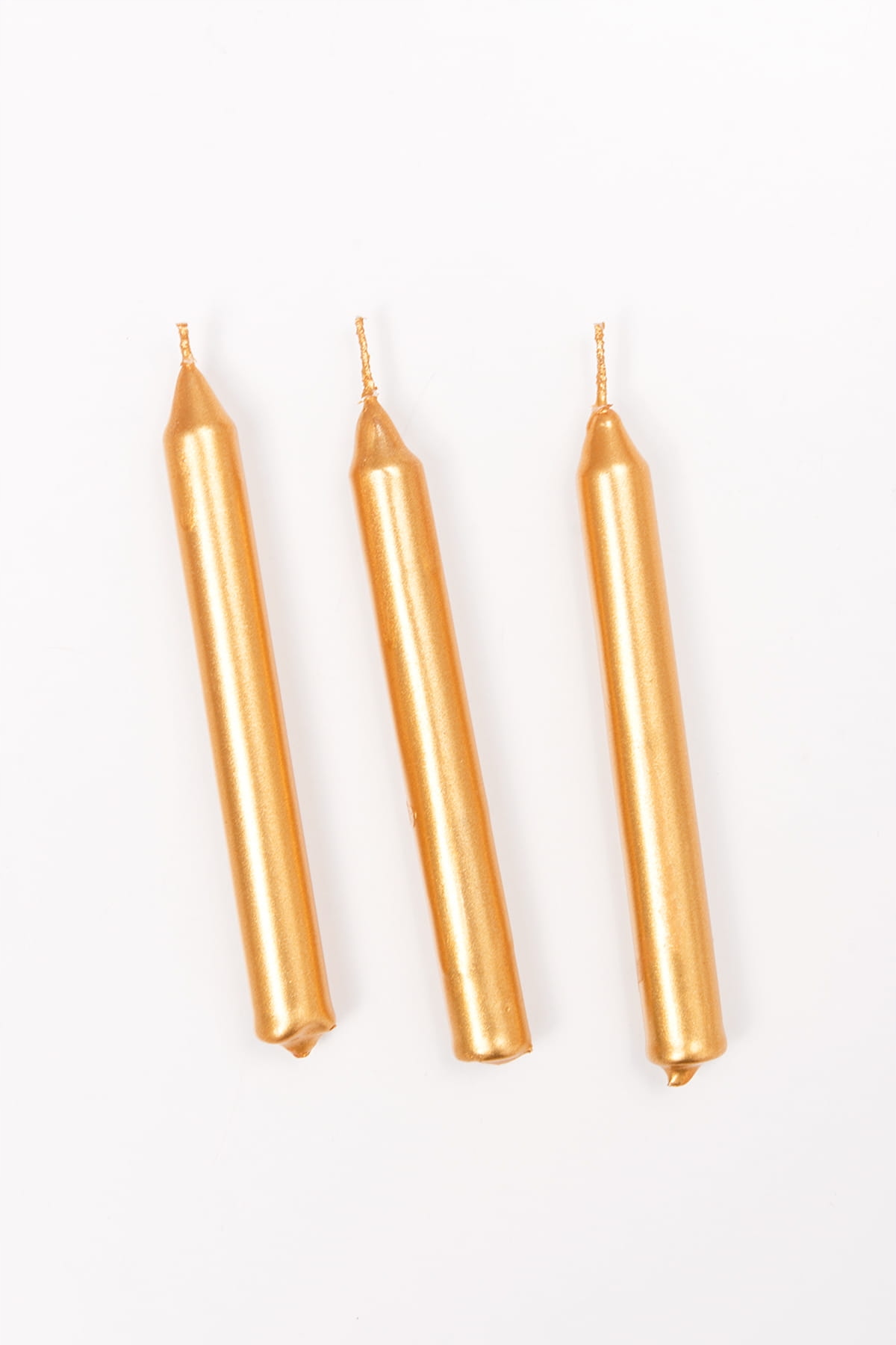 Smukły kształt i uniwersalne zastosowanie świec