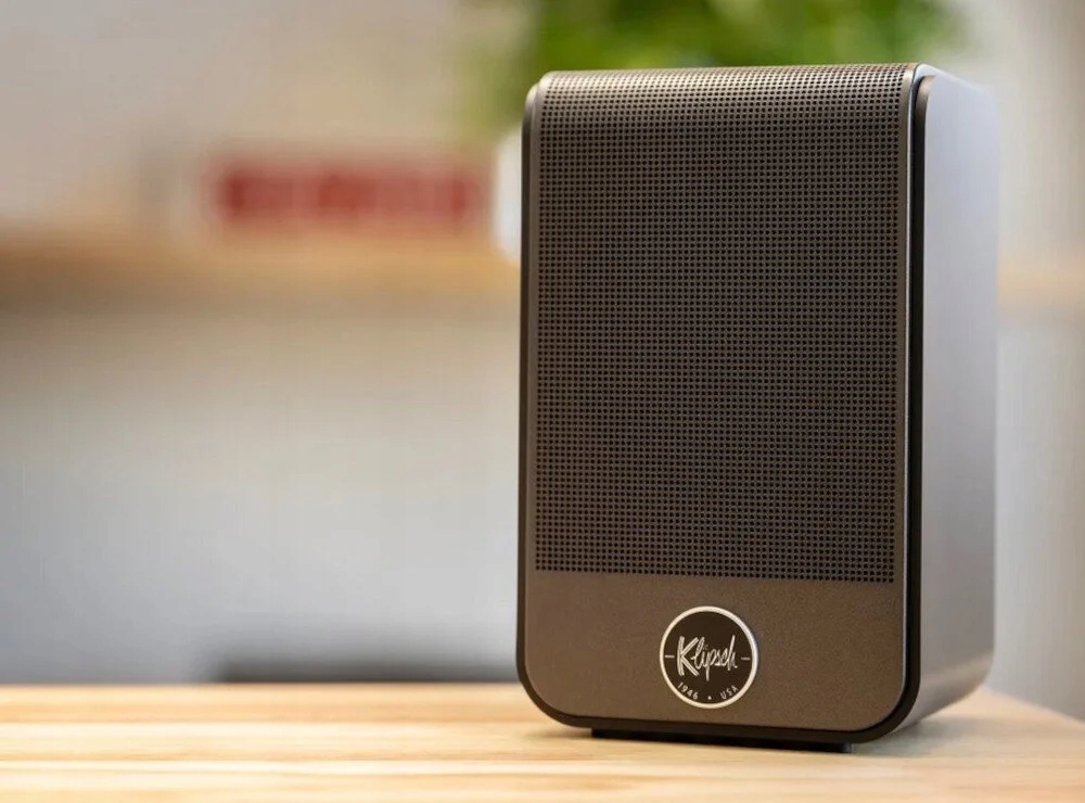 Zestaw zawiera – Kolumny, adapter USB i dokumentację