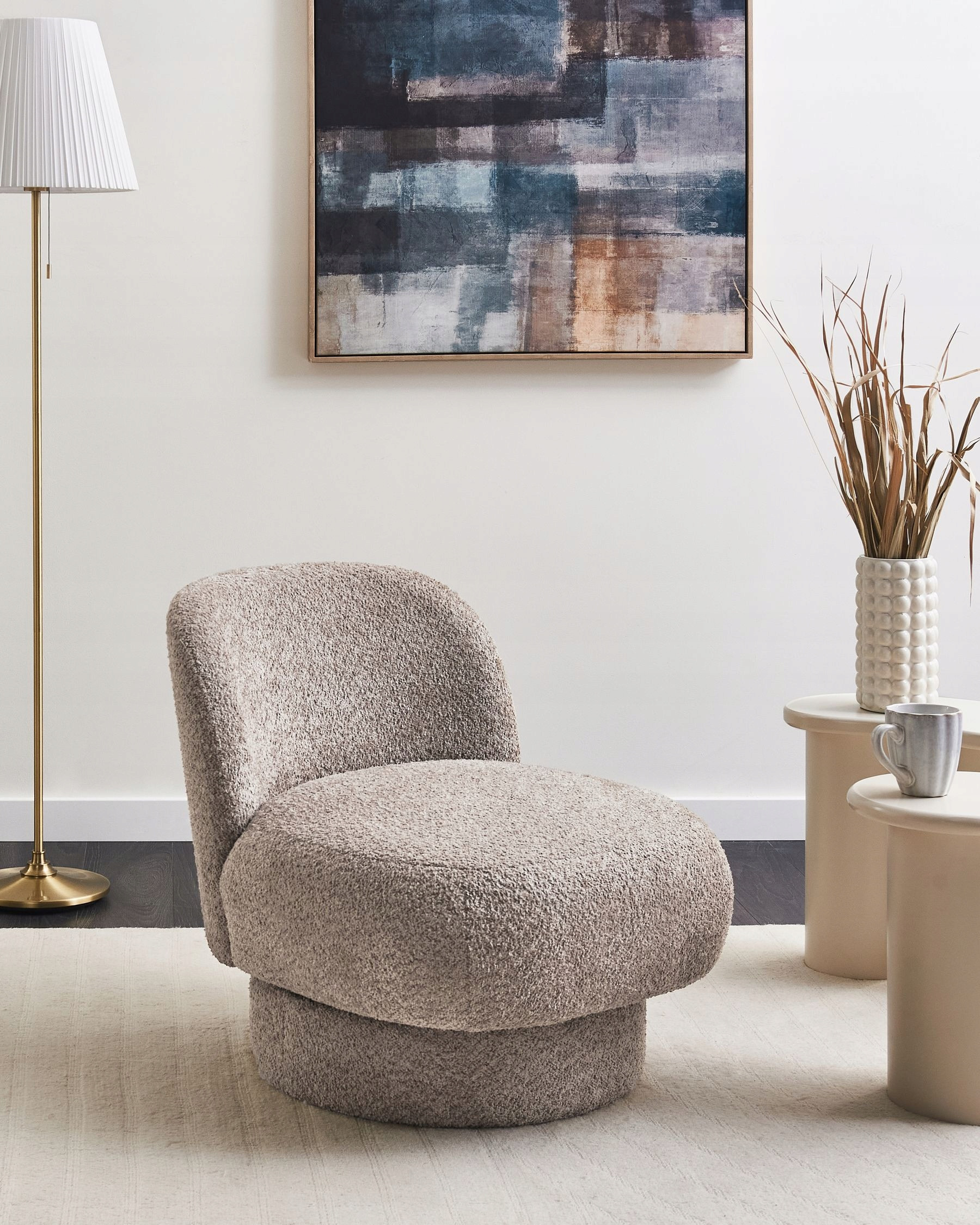 Elegancka tapicerka boucle w neutralnych kolorach