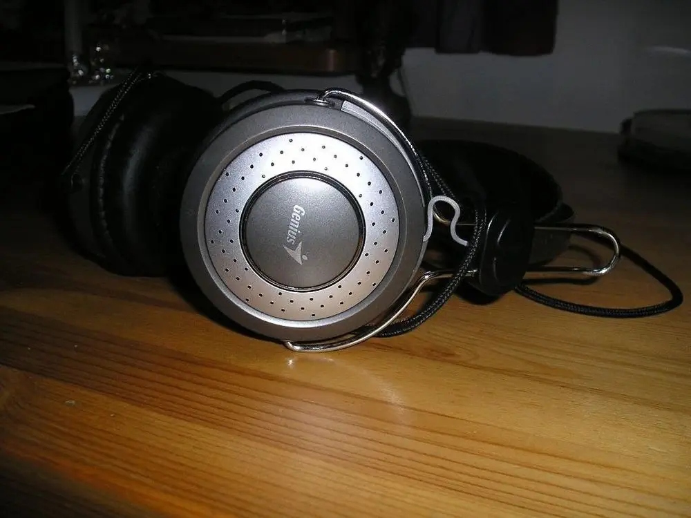 Wbudowany mikrofon z funkcją wyciszania