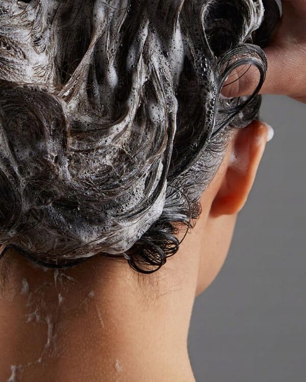 Ochrona koloru i redukcja fruwających kosmyków – Długotrwałe efekty