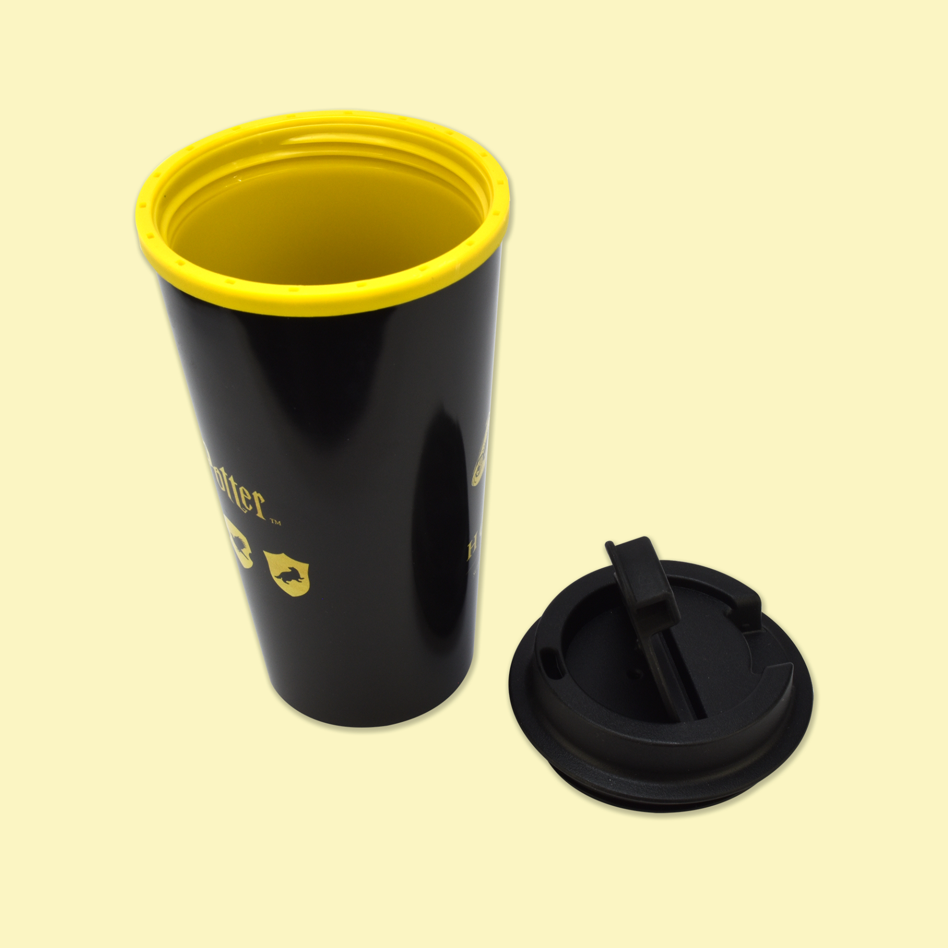 Wygodna zakręcana pokrywka i ustnik do picia