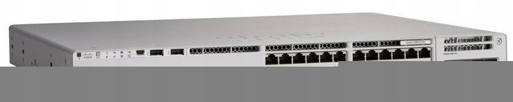24 porty RJ-45 z Power over Ethernet Plus (PoE+)