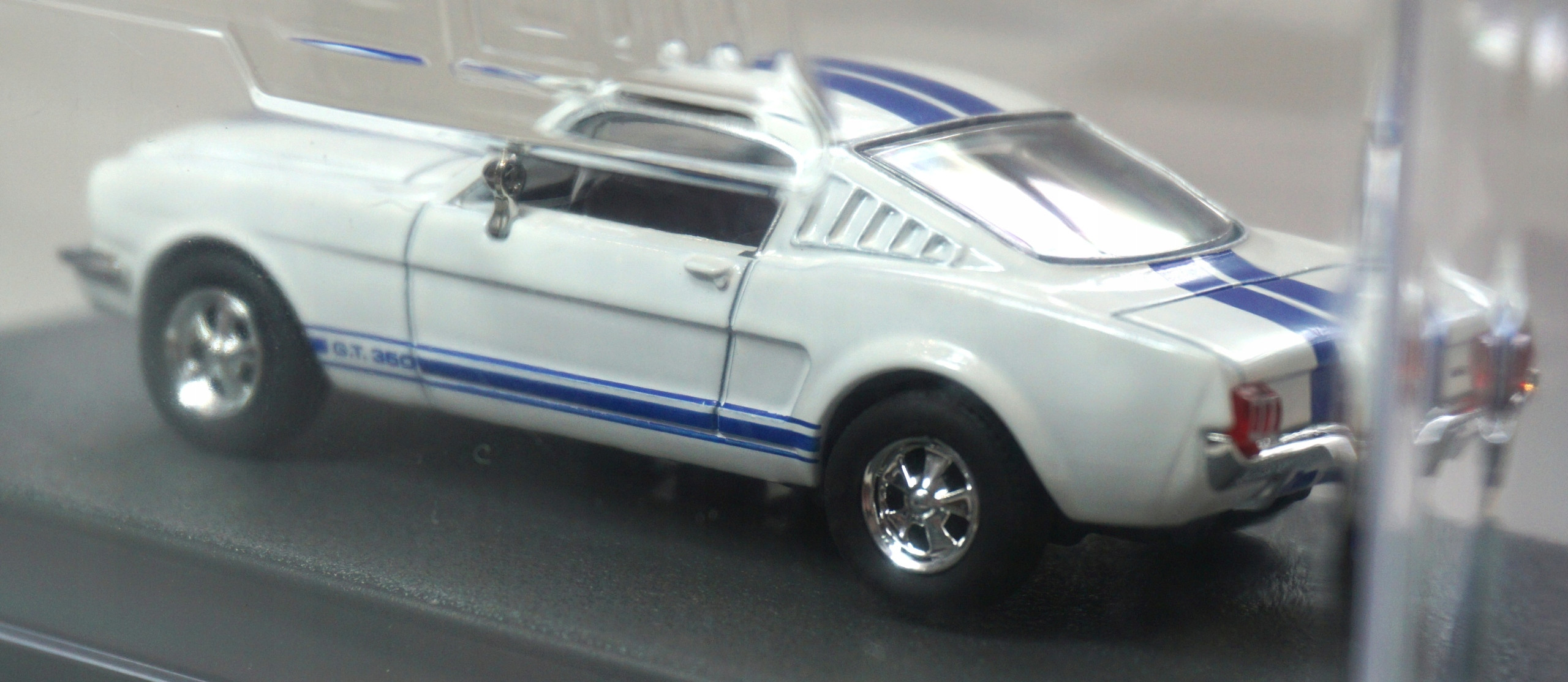 Plastikowe reflektory – Detale, które przyciągają wzrok