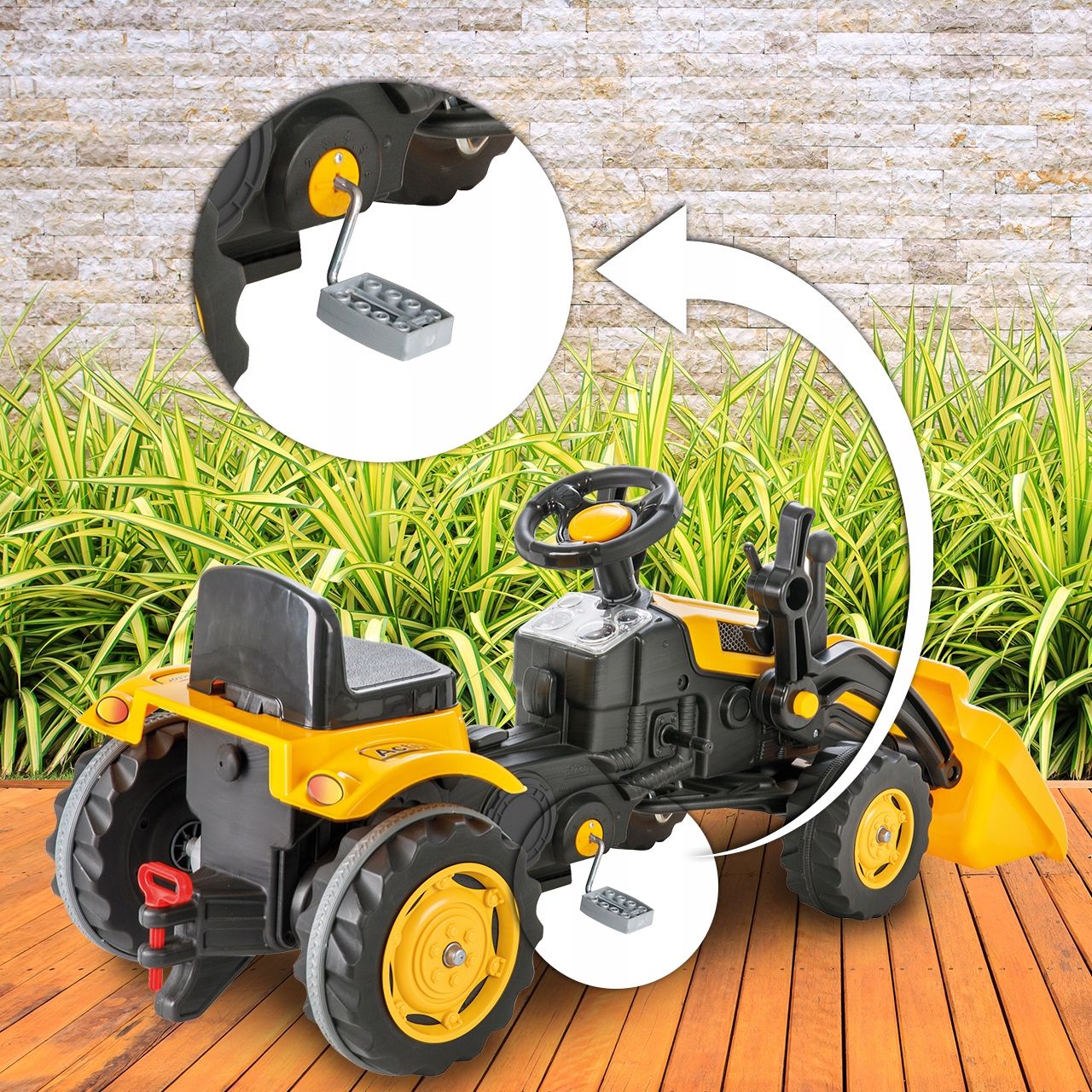 TRAKTOR KOPARKA Z ŁYŻKĄ PEDAŁY KIEROWNICĄ JEŹDZIK Maksymalne obciążenie 50 kg