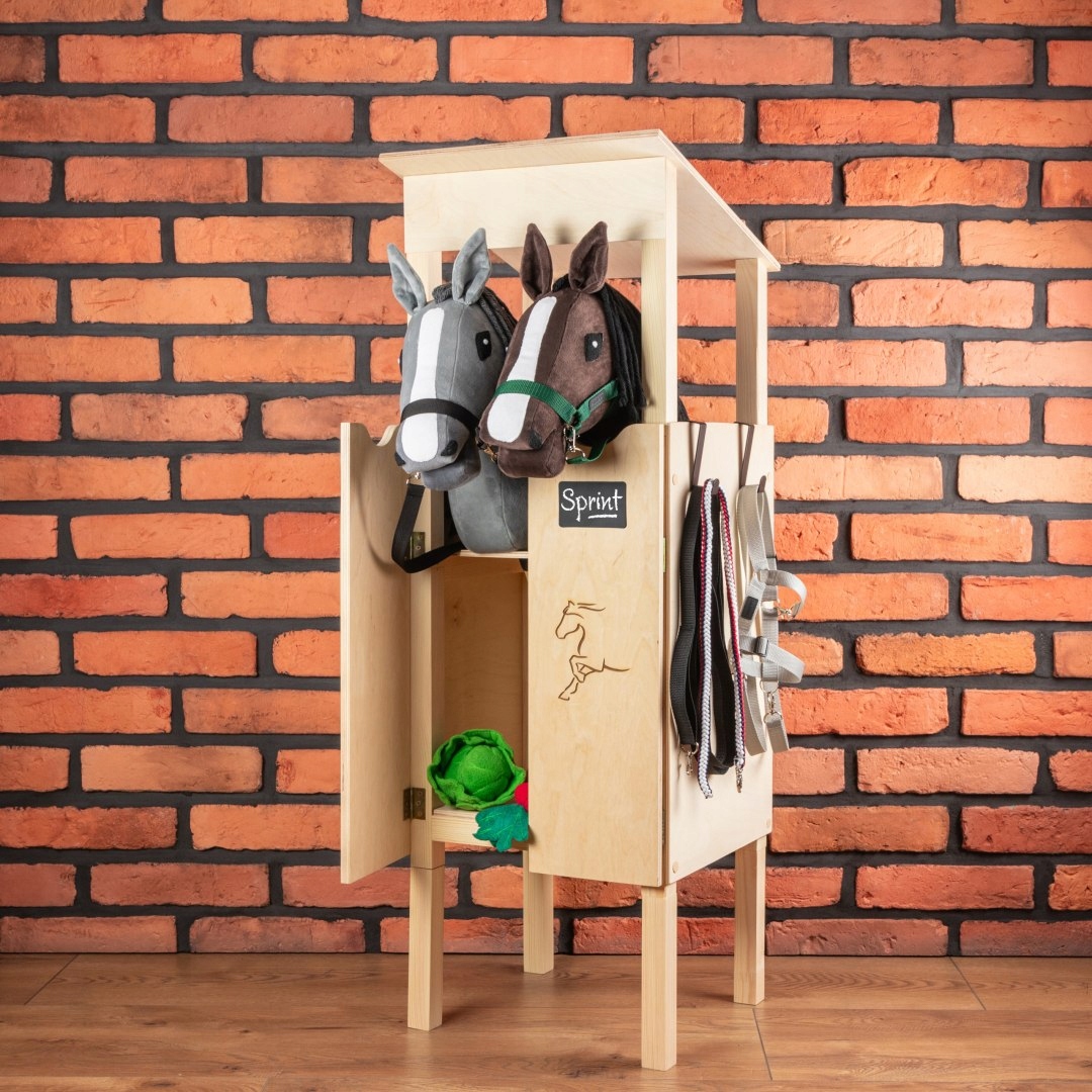 Skippi Stajnia dla Hobby Horse – Wspaniały prezent dla małych miłośniczek koników