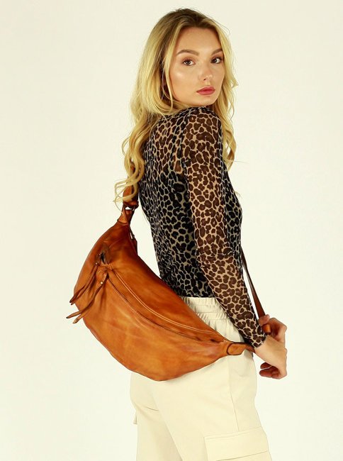 pol_pm_Uniwersalna-torebka-nerka-polksiezyc-crossbody-runway-skora-naturalna-Marco-Mazzini-camel-4329_7.jpg