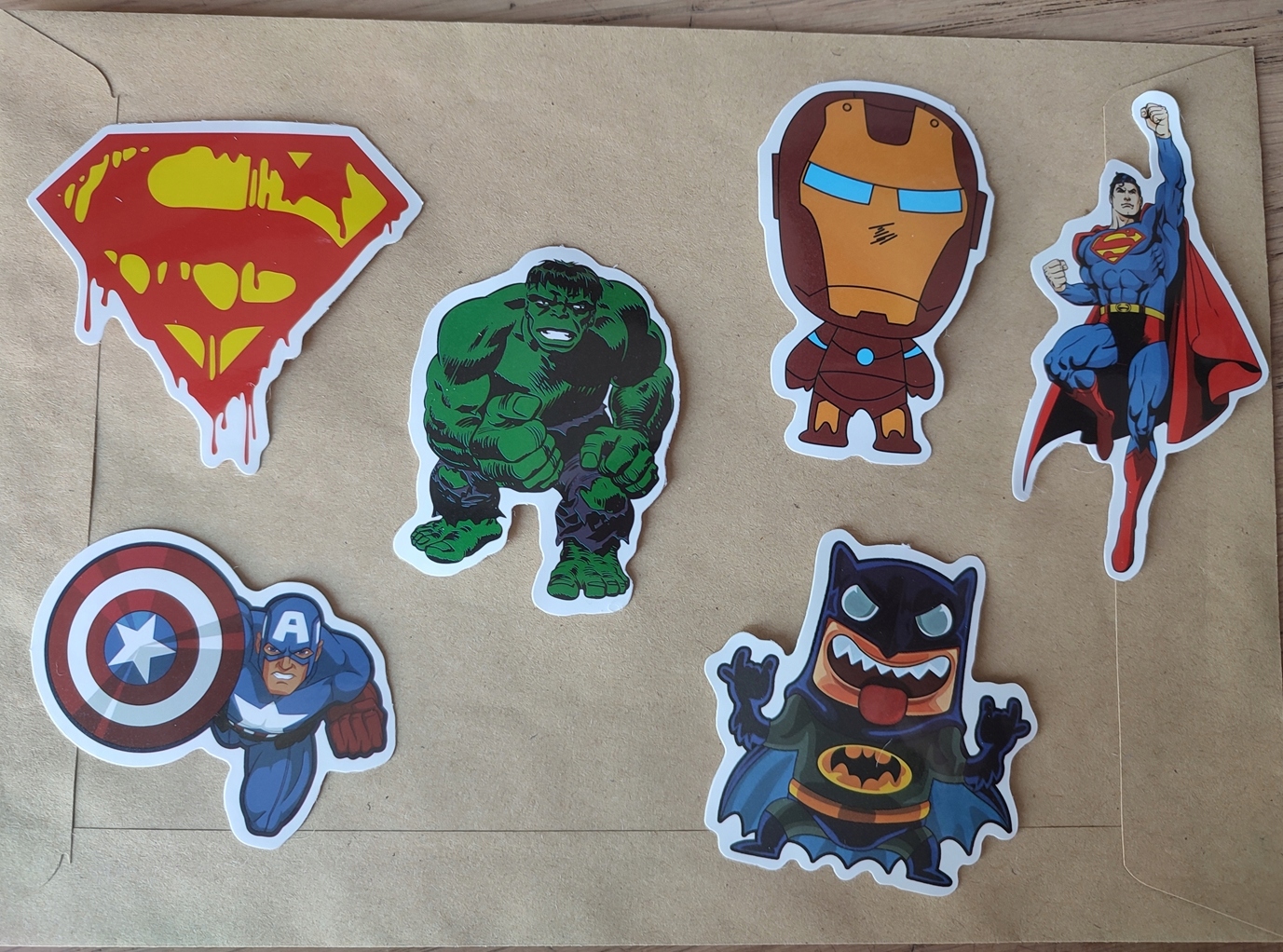 DUŻY ZESTAW NAKLEJKI AVENGERS SPIDERMAN BATMAN HULK 50 SZT Kod producenta N001