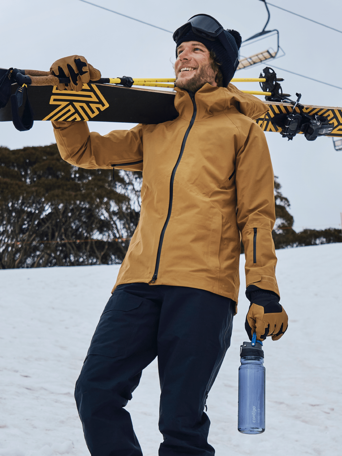 2155962_Free_Flow_Blue__Lifestyle_Ski_2-min.png?v=1660644148464