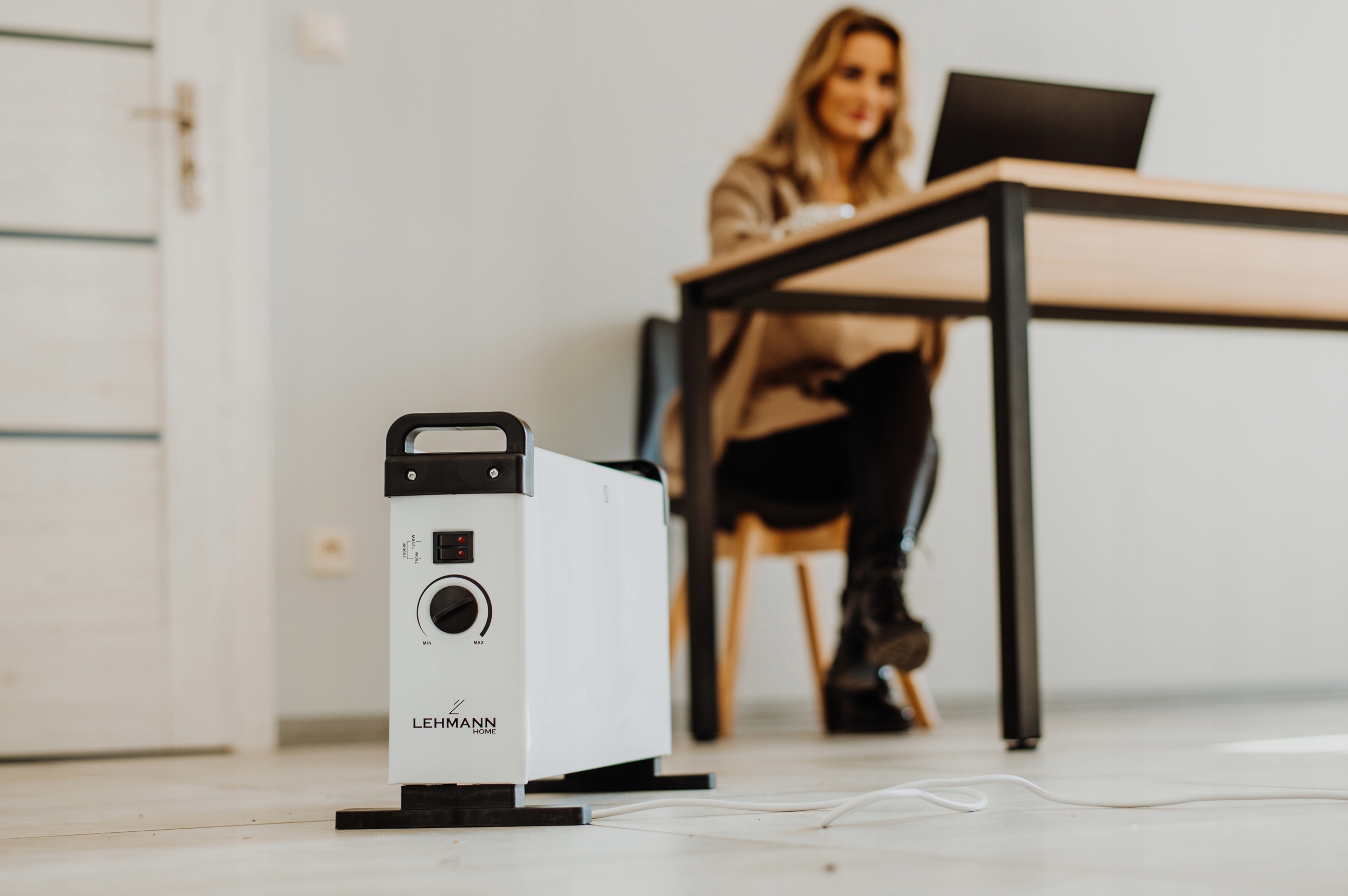 GRZEJNIK ELEKTRYCZNY KONWEKTOROWY TERMOSTAT 2000W FARELKA PIECYK DOGRZANIE Kod producenta GRZEJNIK KONWEKTOROWY LEHMANN 2000 W