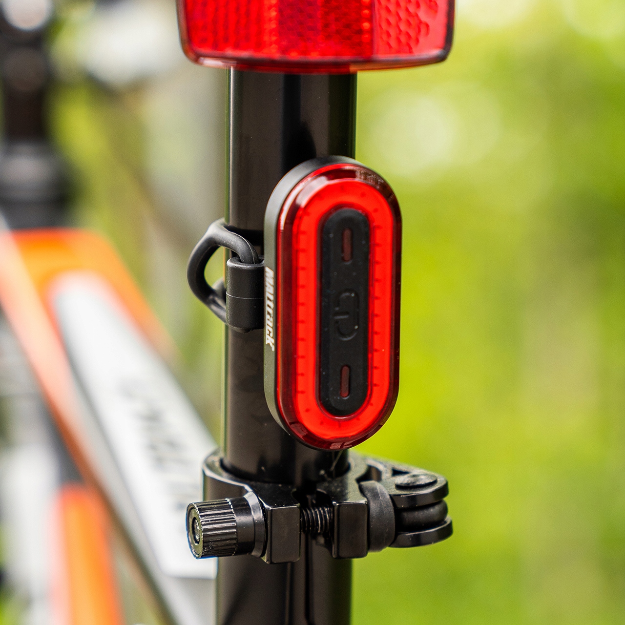 LAMPKA ROWEROWA TYLNA LED AKUMULATOR 100LM USB Strumień świetlny 100 lm