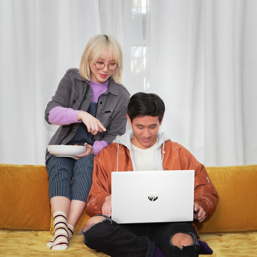 Laptop%20HP%20Victus%2015-eh_srebrny_6.png