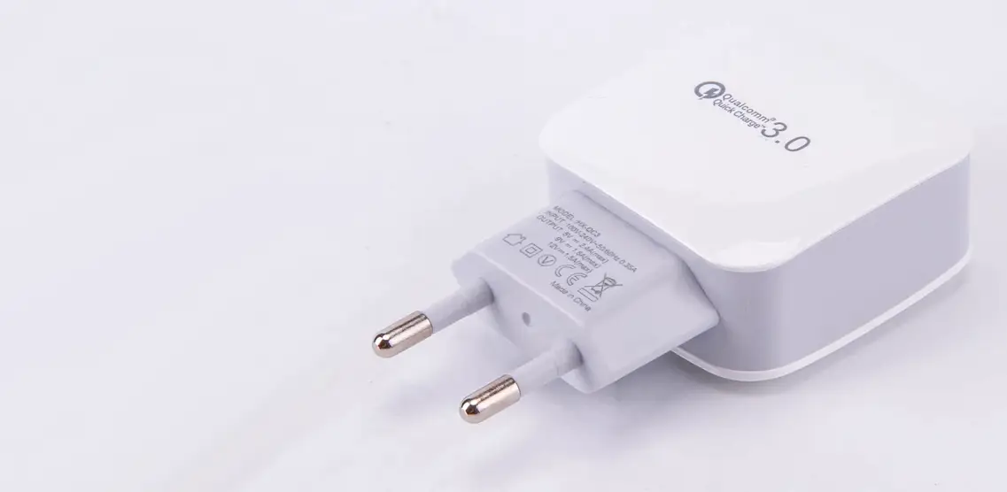 14908_ladowarka_sieciowa_Vega_Faston_szybka_USB_A_QC_3_0_Fast_Charger_3A_01.webp