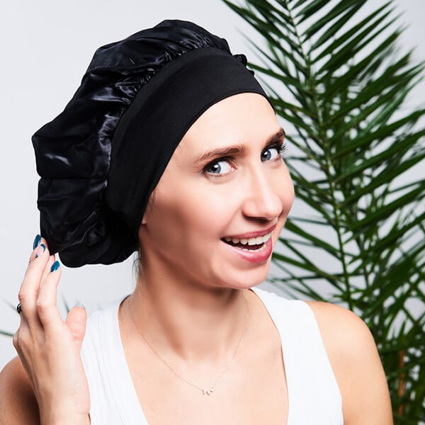 Unikalne_kosmetyki_czepek_satynowy_czarny_Angie_1.jpg