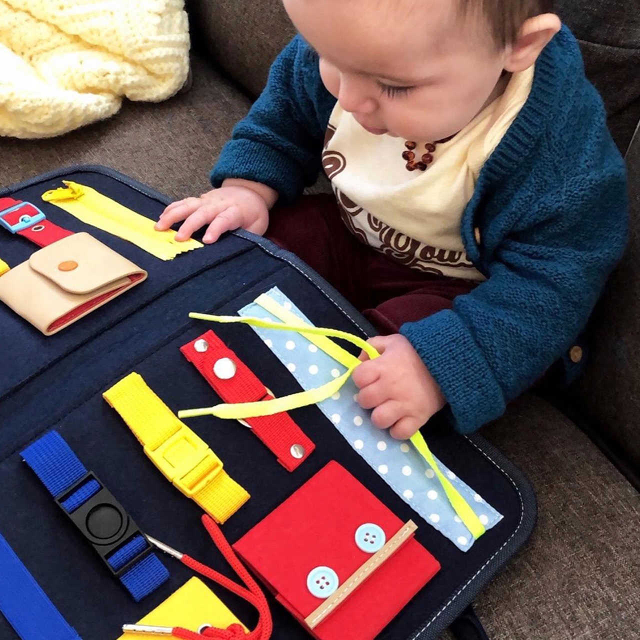 SENSORYCZNA TABLICA MANIPULACYJNA MONTESSORI XXL Kolor dominujący wielokolorowy