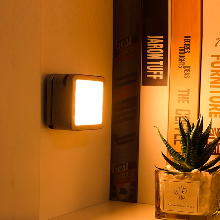 lampa-led-przyssawka-na-laptop-tablet-ulanzi-cl15_o6850_8.jpg