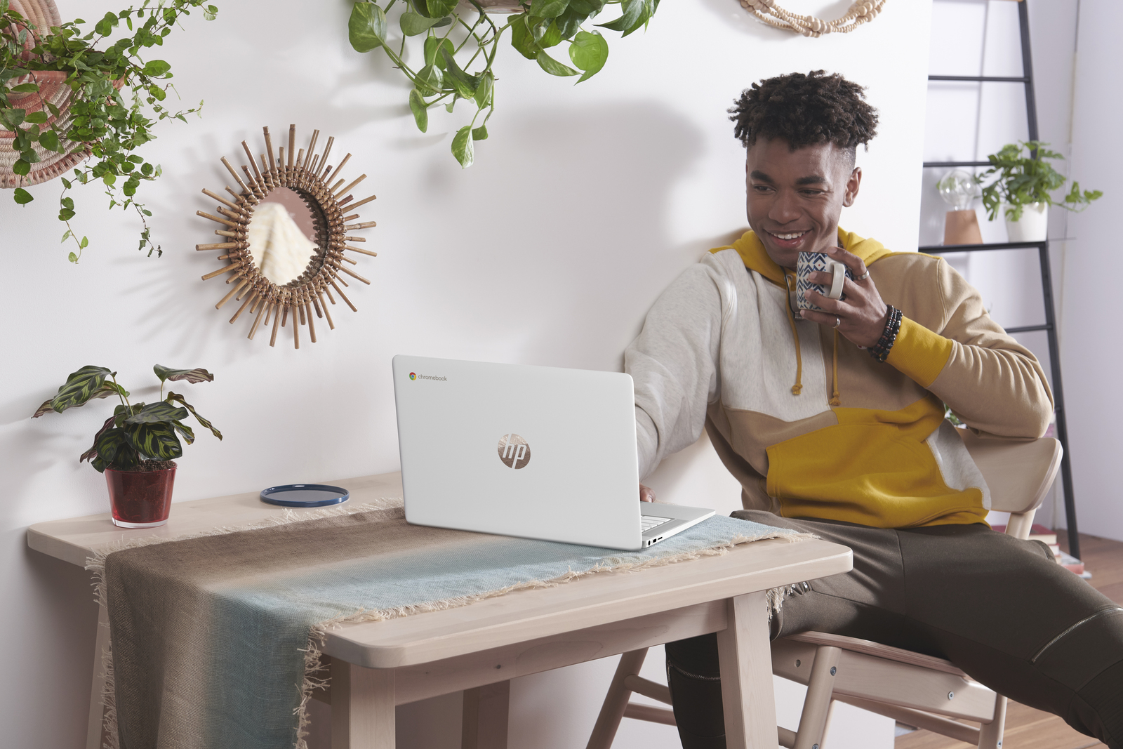Laptop_Chromebook_14a-na0210nr_bialy_4.jpg