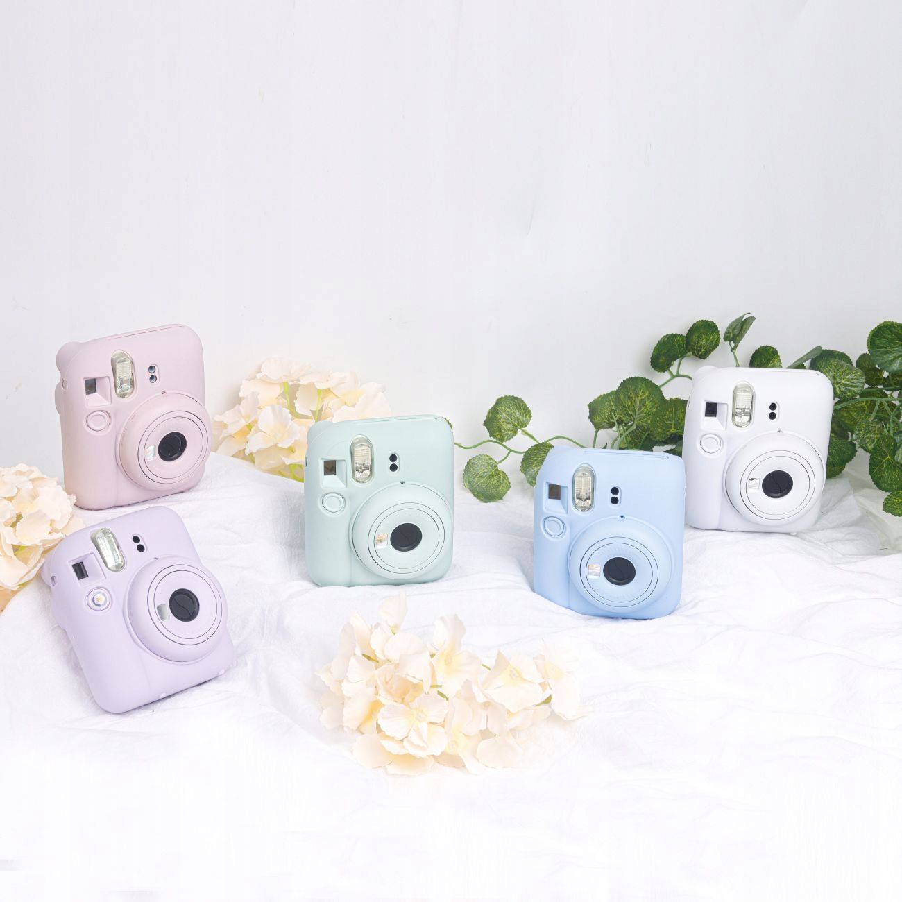 futeral-etui-pokrowiec-case-do-fujifilm-fuji-instax-mini-12-silikonowy-niebieski_o7675_9.jpg
