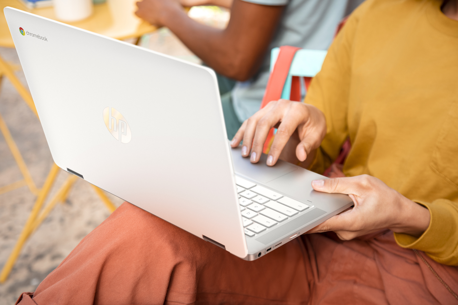 Laptop_Chromebook_14a-na0210nr_bialy_2.jpg