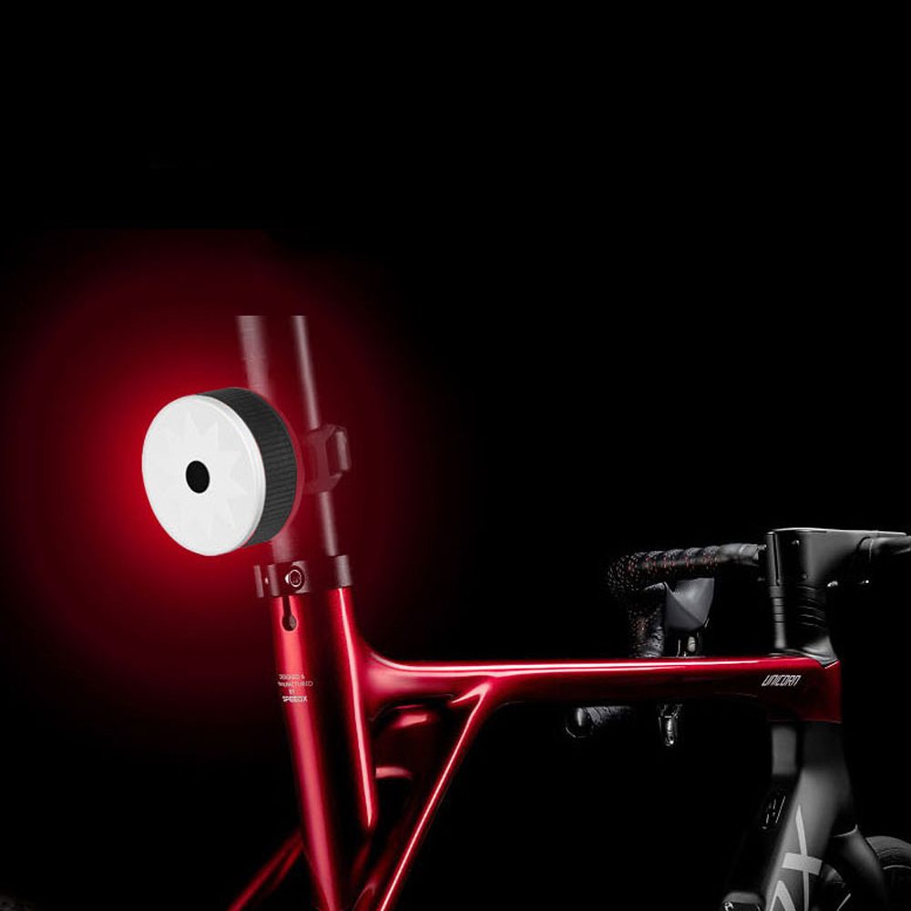 63377_swiatlo_rowerowe_tylne_czerwony_led_pod_siodelko_migajaca_lampa_na_rower_02.webp
