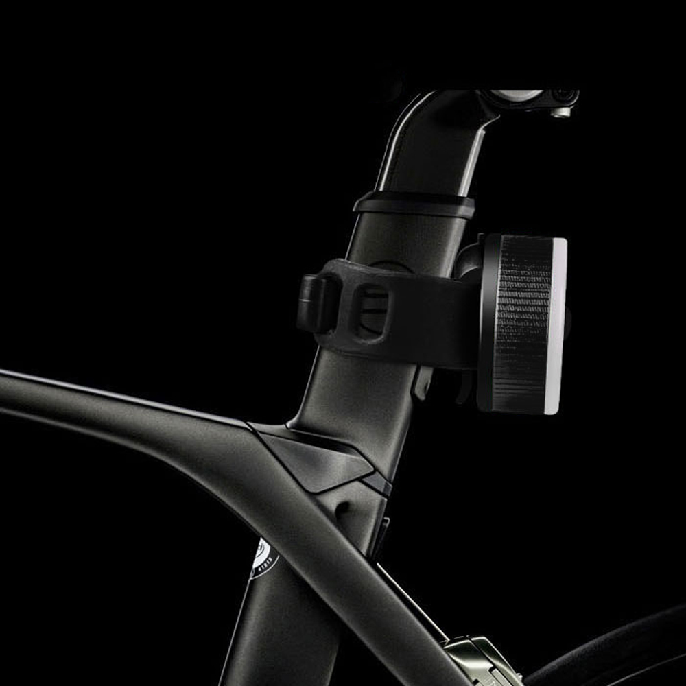 63377_swiatlo_rowerowe_tylne_czerwony_led_pod_siodelko_migajaca_lampa_na_rower_03.webp