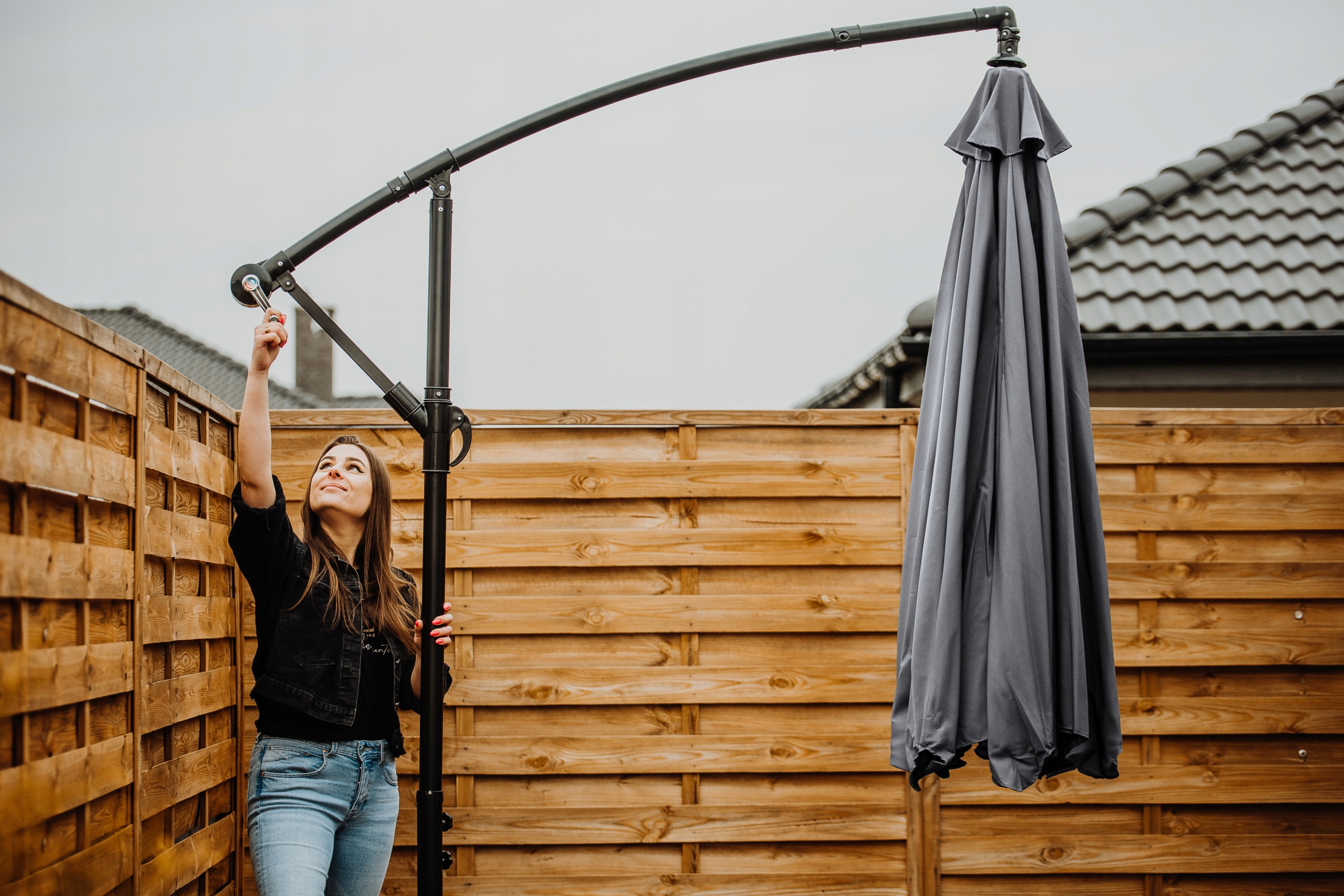 PARASOL OGRODOWY Z WYSIĘGNIKIEM SKŁADANY REGULACJA WYSOKOŚCI SZARY 350cm Kod producenta LGAGU-2430 Premium Składany Łamany Mocny