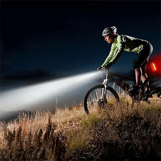 4_14558_Lampka_rowerowa_do_roweru_Alogy_swiatlo_rowerowe_przednie_do_jazdy_na_rowerze_300_LM.webp