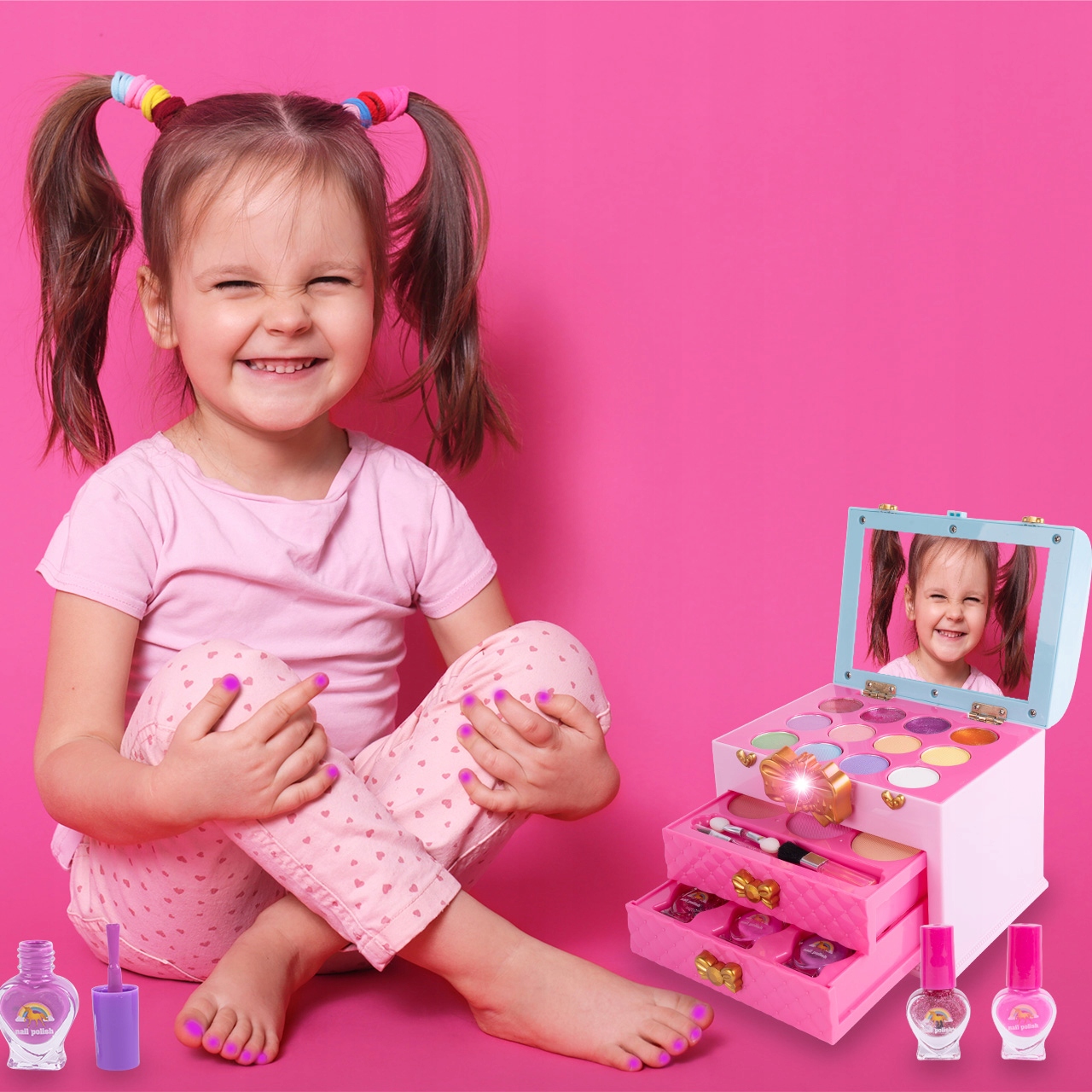 KUFEREK Z KOSMETYKAMI DO MAKIJAŻU CIENIE LAKIERY Głębokość produktu 15.5 cm