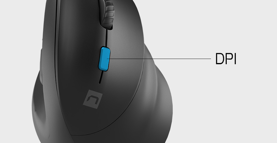 Czarna ergonomiczna mysz bezprzewodowa z przyciskiem regulacji DPI podświetlonym na niebiesko.