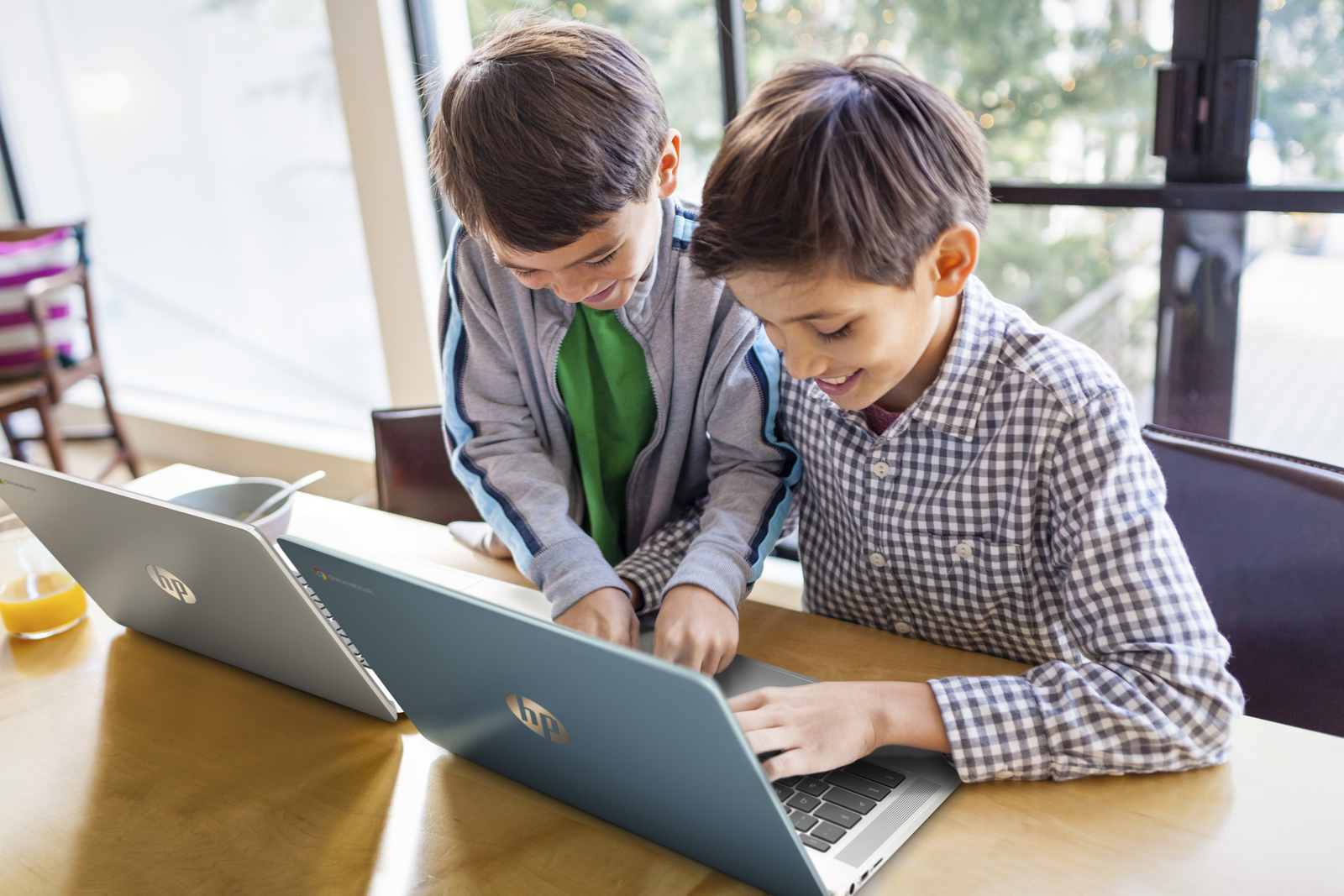 Laptop_Chromebook_14a-na0210nr_bialy_3.jpg