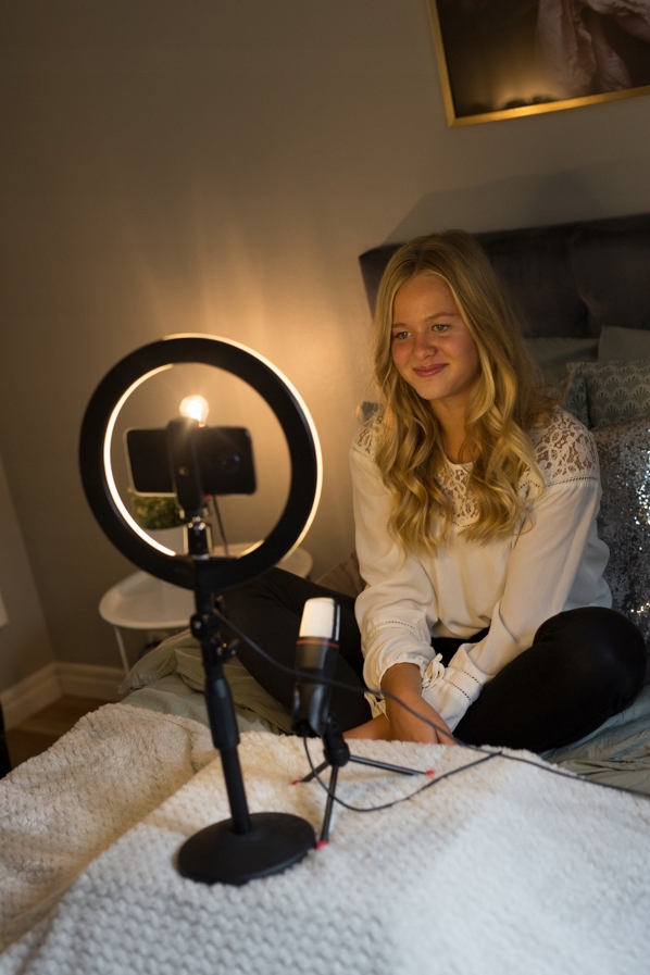 zestaw-vlog-statyw-mikrofon-lampa-led-do-telefonu-cre8tor-video-kit_o6698_15.jpg