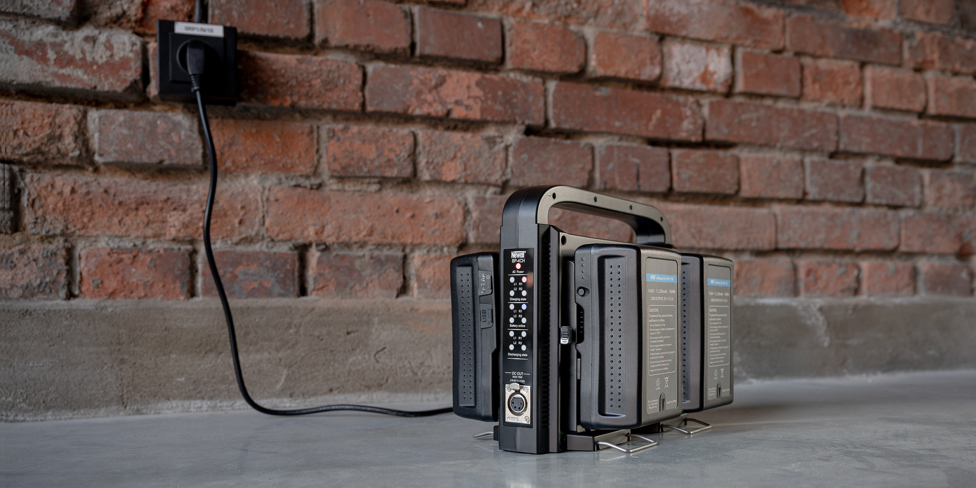 Ładowarka czterokanałowa Newell BP-4CH do akumulatorów V-mount