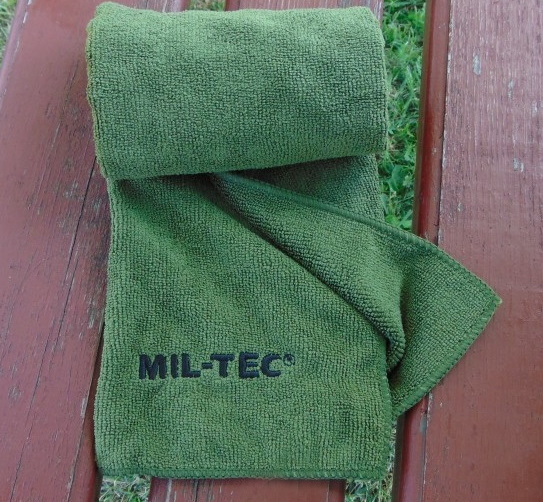 Ręcznik z mikrofibry Mil-Tec Oliv-2e.jpg