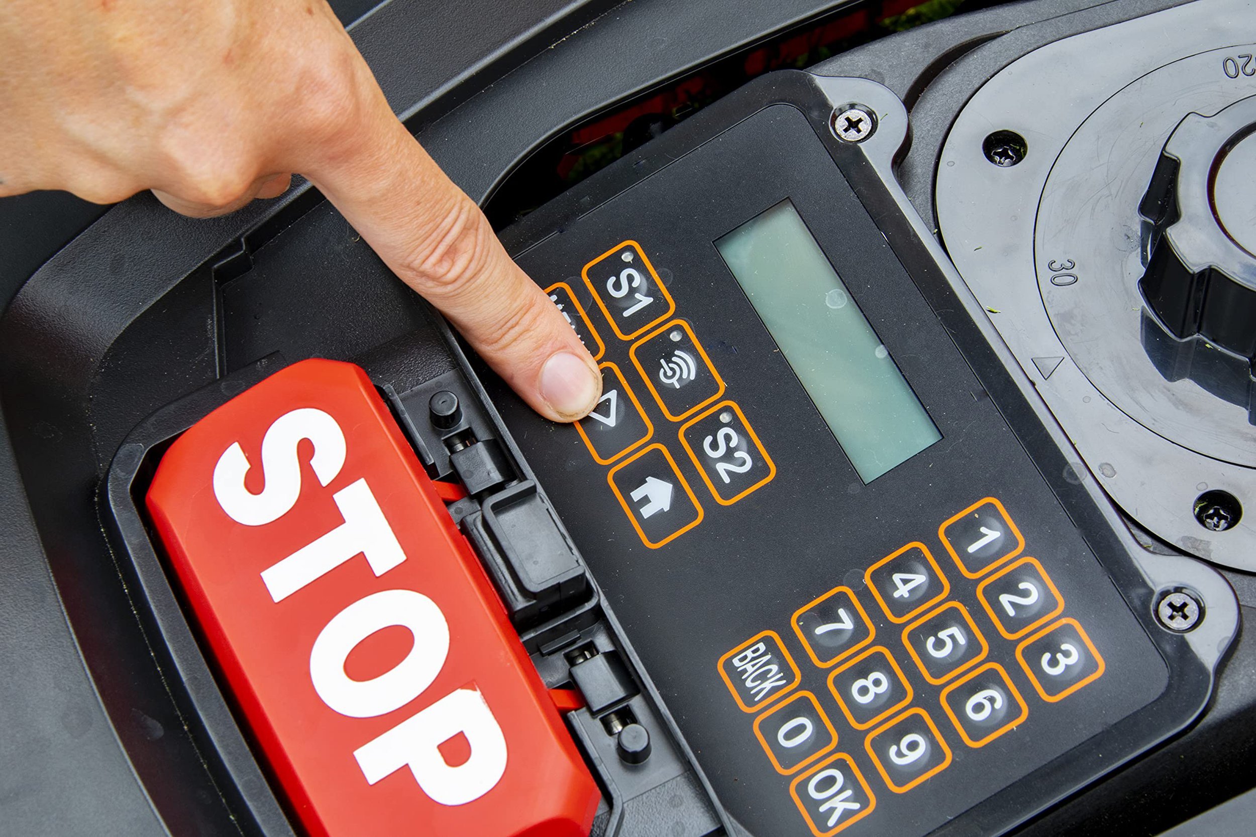 фото Газонокосарка-робот Yard Force YF-RNX100I