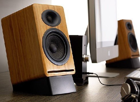 фото Акустичні колонки AudioEngine P4 Natural Bamboo
