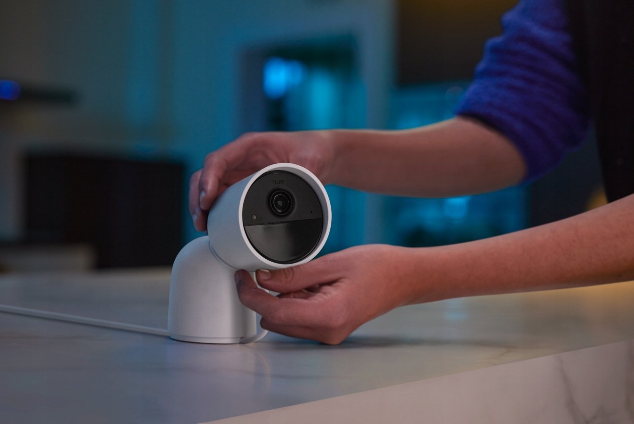 фото IP-камера відеоспостереження Philips Hue Secure Wired Desktop White