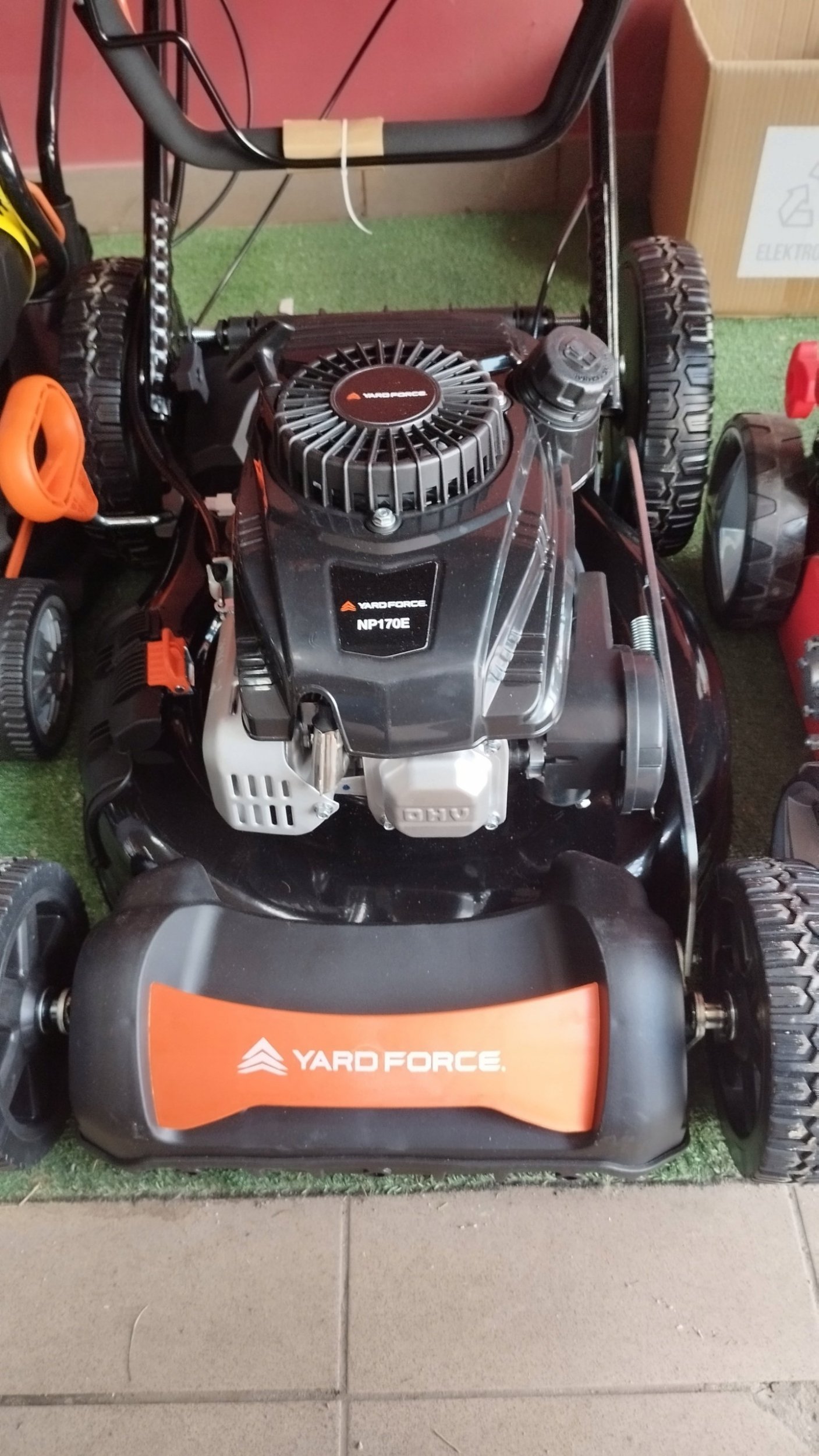 фото Газонокосарка бензинова Yard Force GMA53E