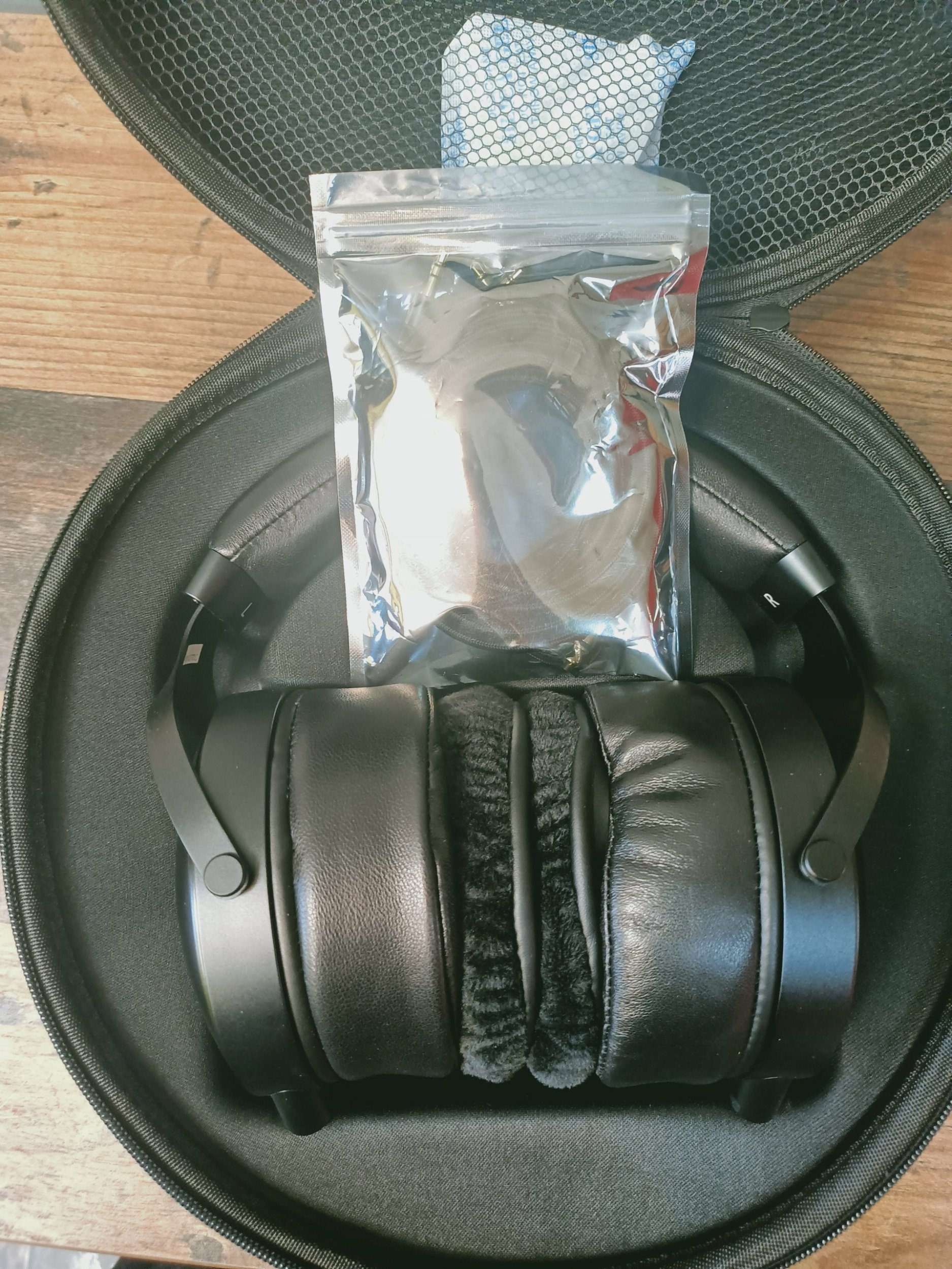 фото Навушники без мікрофону Monoprice Monolith M1070C Black (43236)