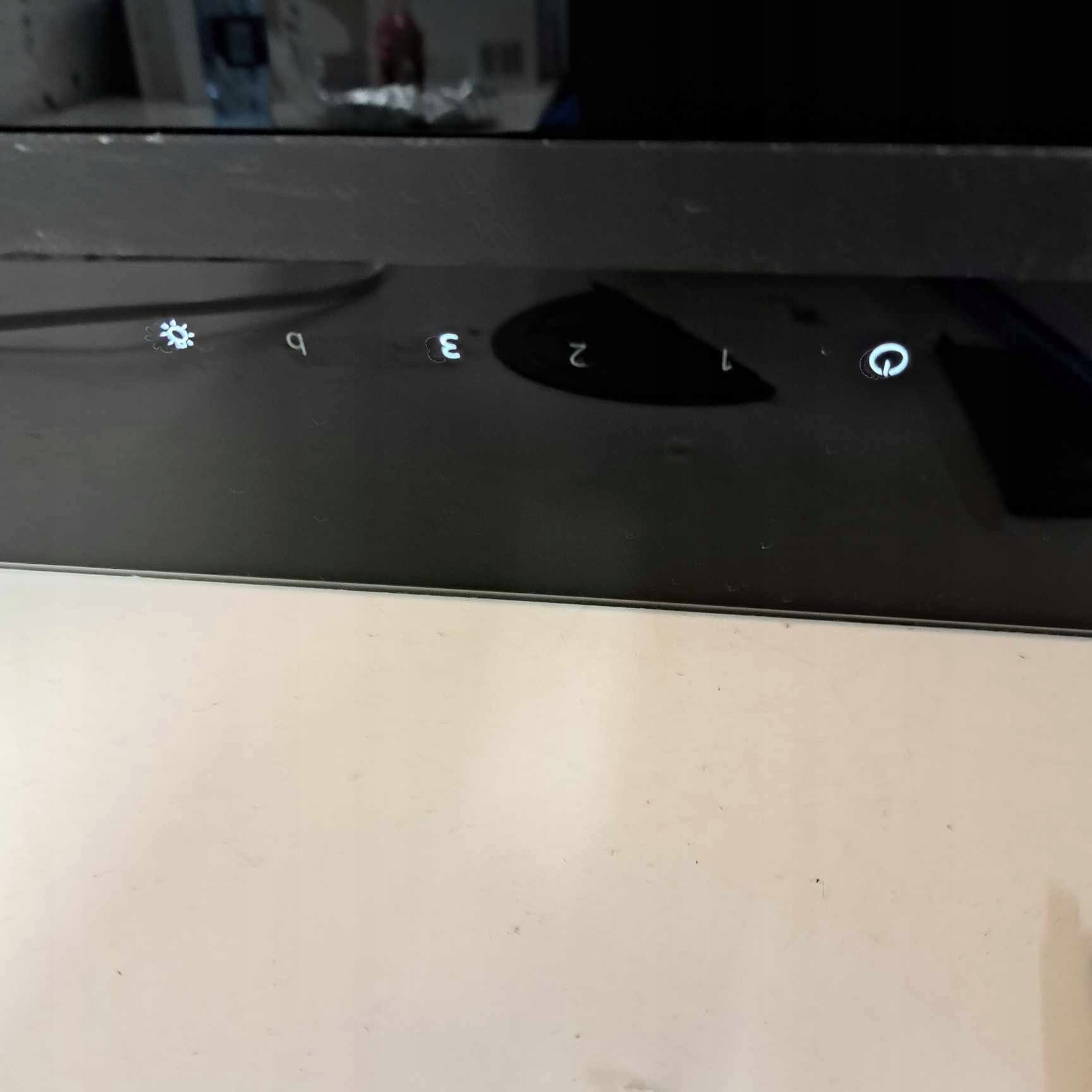 фото Витяжка стінна Siemens 4242003936597