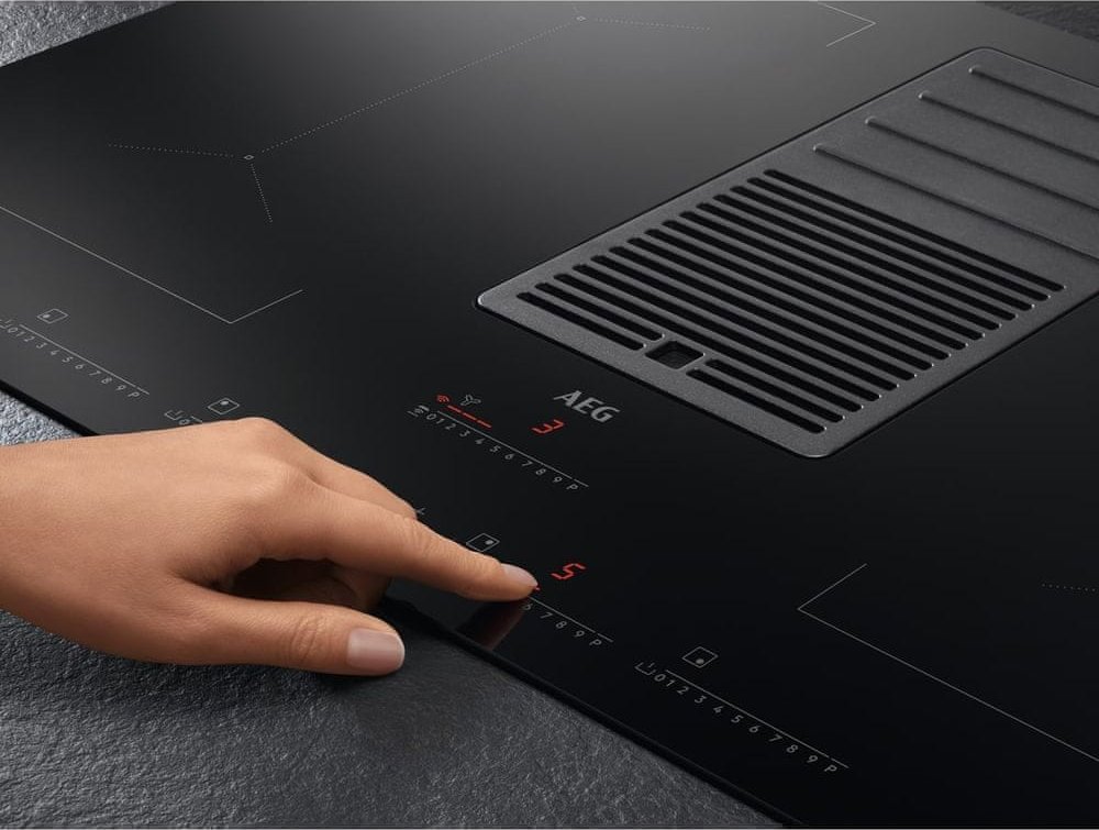 фото Індукційна варильна поверхня AEG IDK84453IB