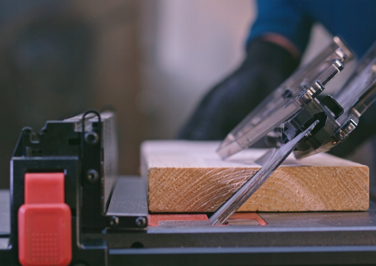 фото Монтажна пилка Skil 1340AA